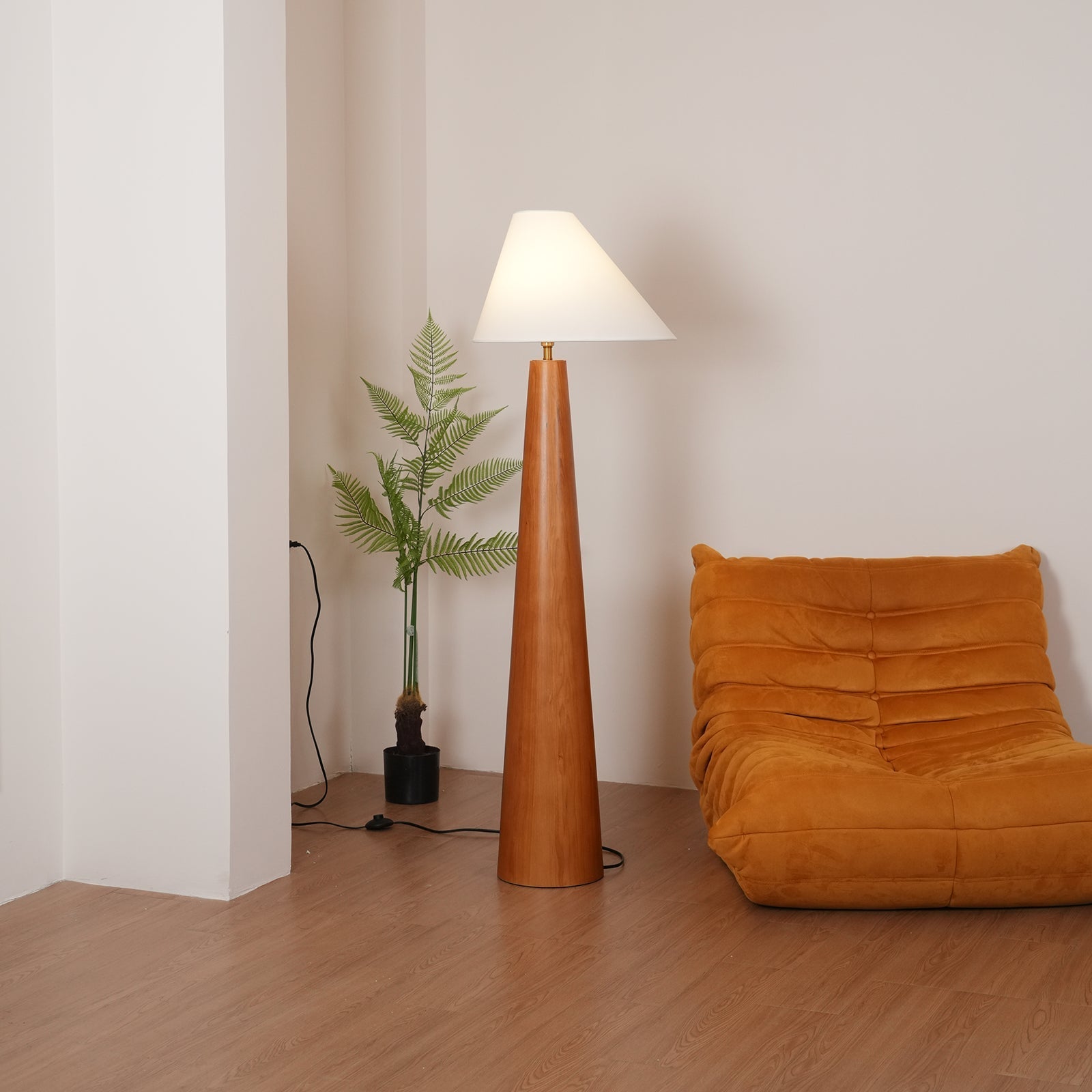Pinnacle Minimalist Wood Floor Lamp-Neutral Decor