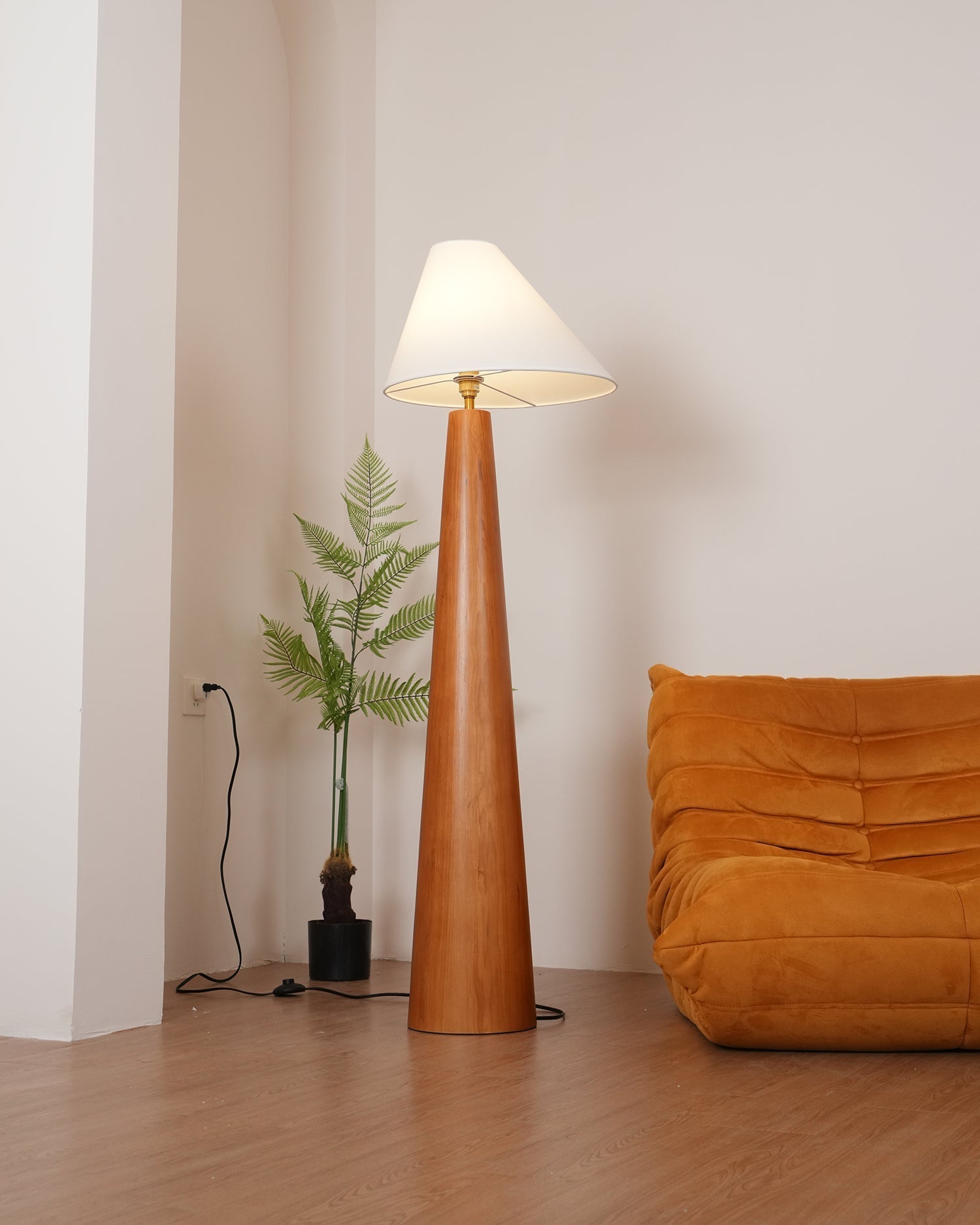 Pinnacle Minimalist Wood Floor Lamp-Neutral Decor