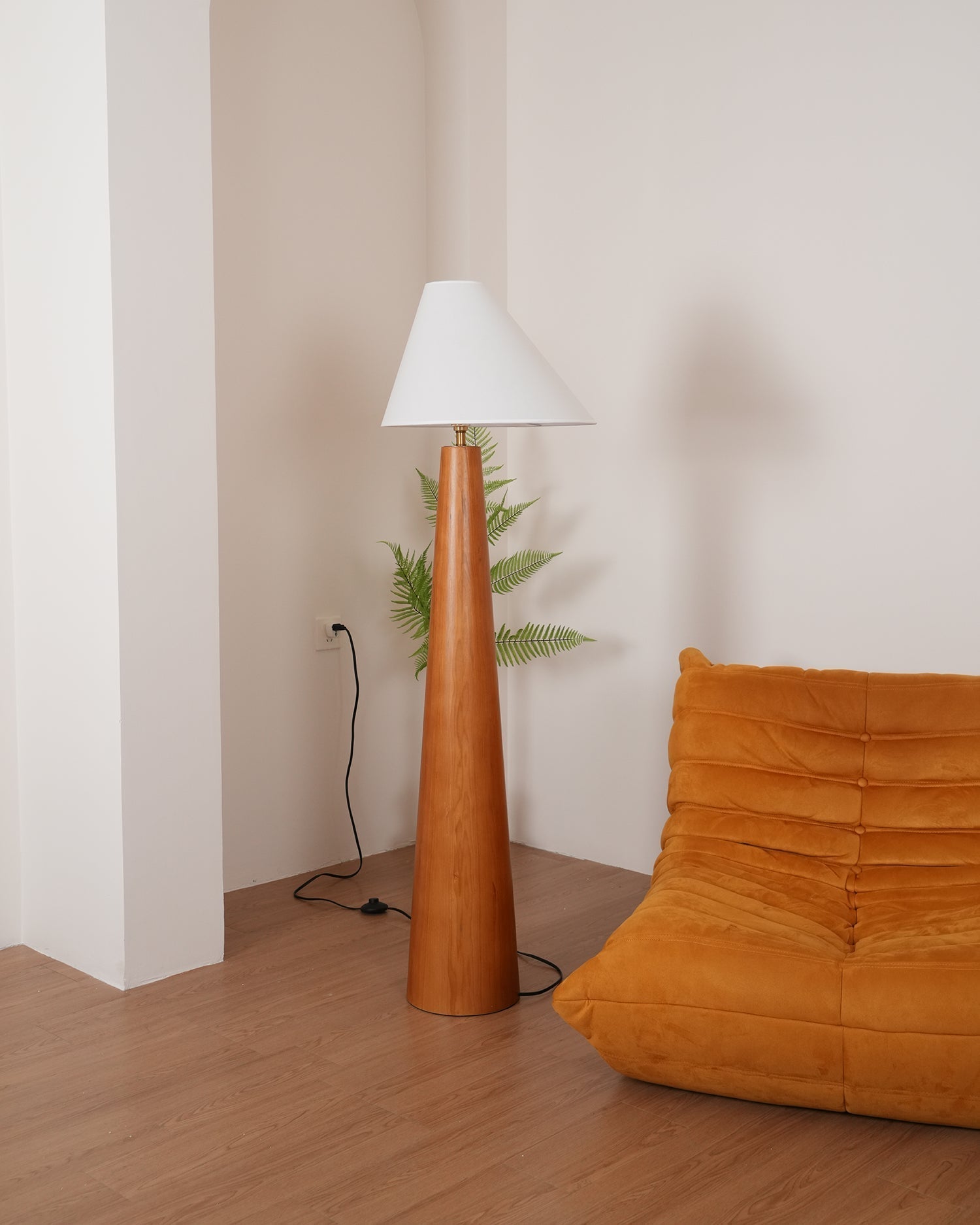 Pinnacle Minimalist Wood Floor Lamp-Neutral Decor