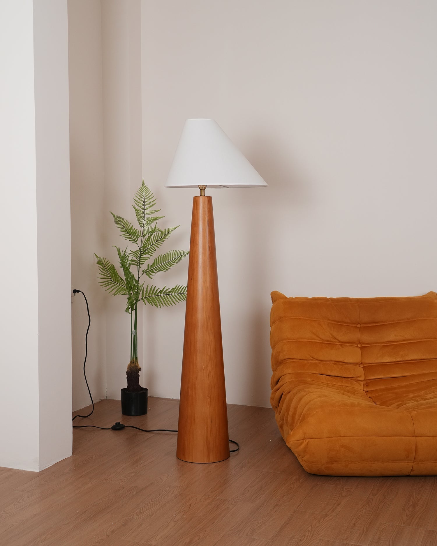 Pinnacle Minimalist Wood Floor Lamp-Neutral Decor