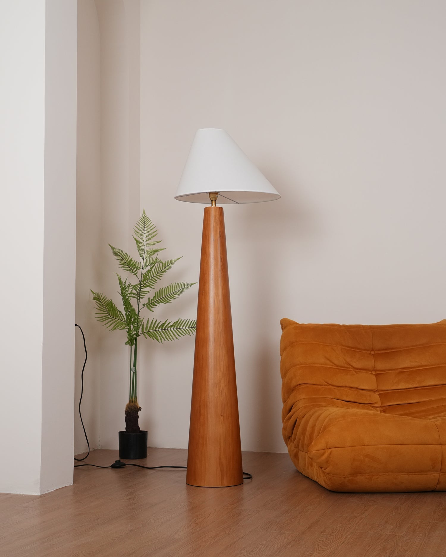 Pinnacle Minimalist Wood Floor Lamp-Neutral Decor