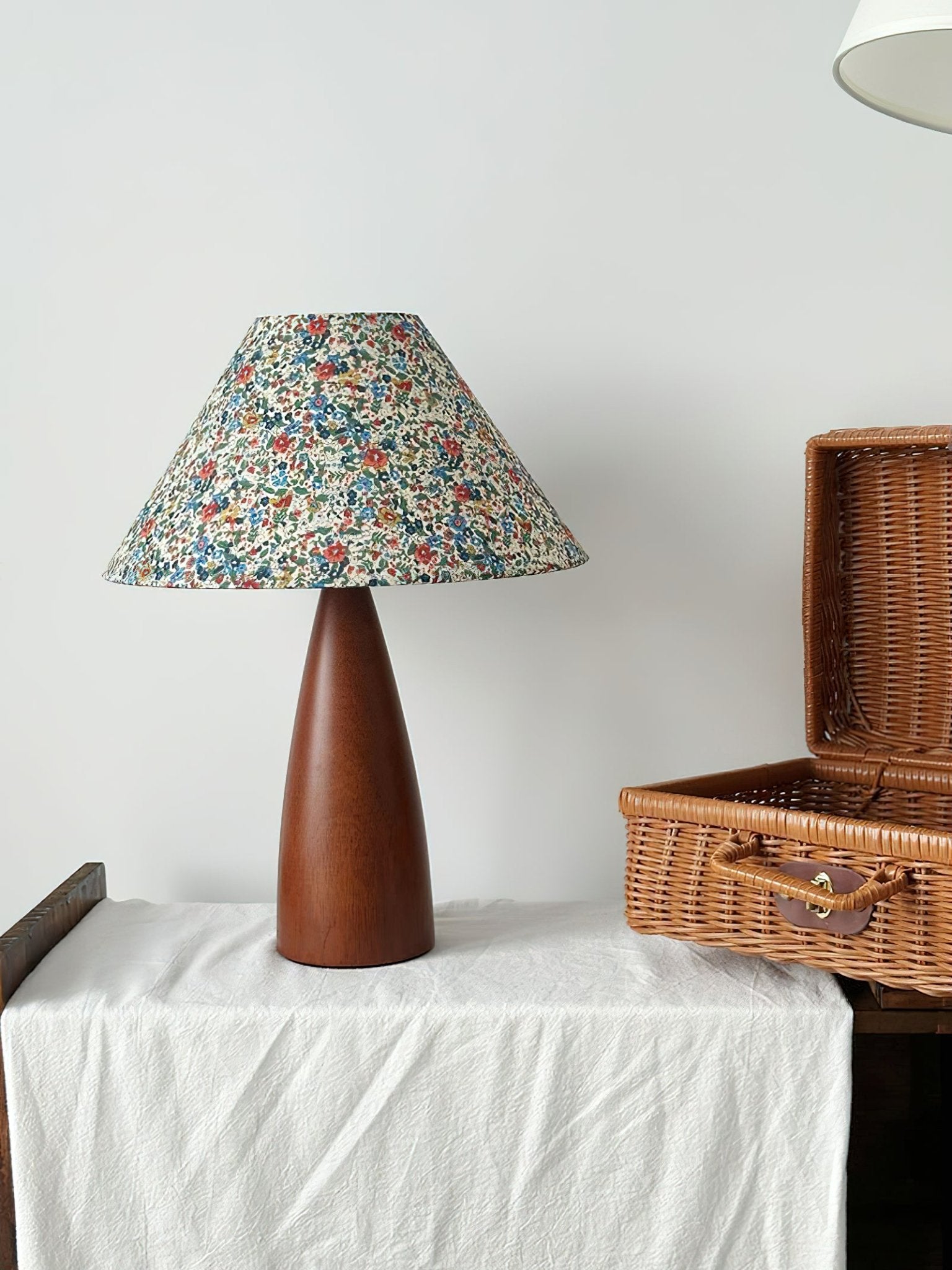 Ber Vintage Wood Table Lamp-Neutral Decor