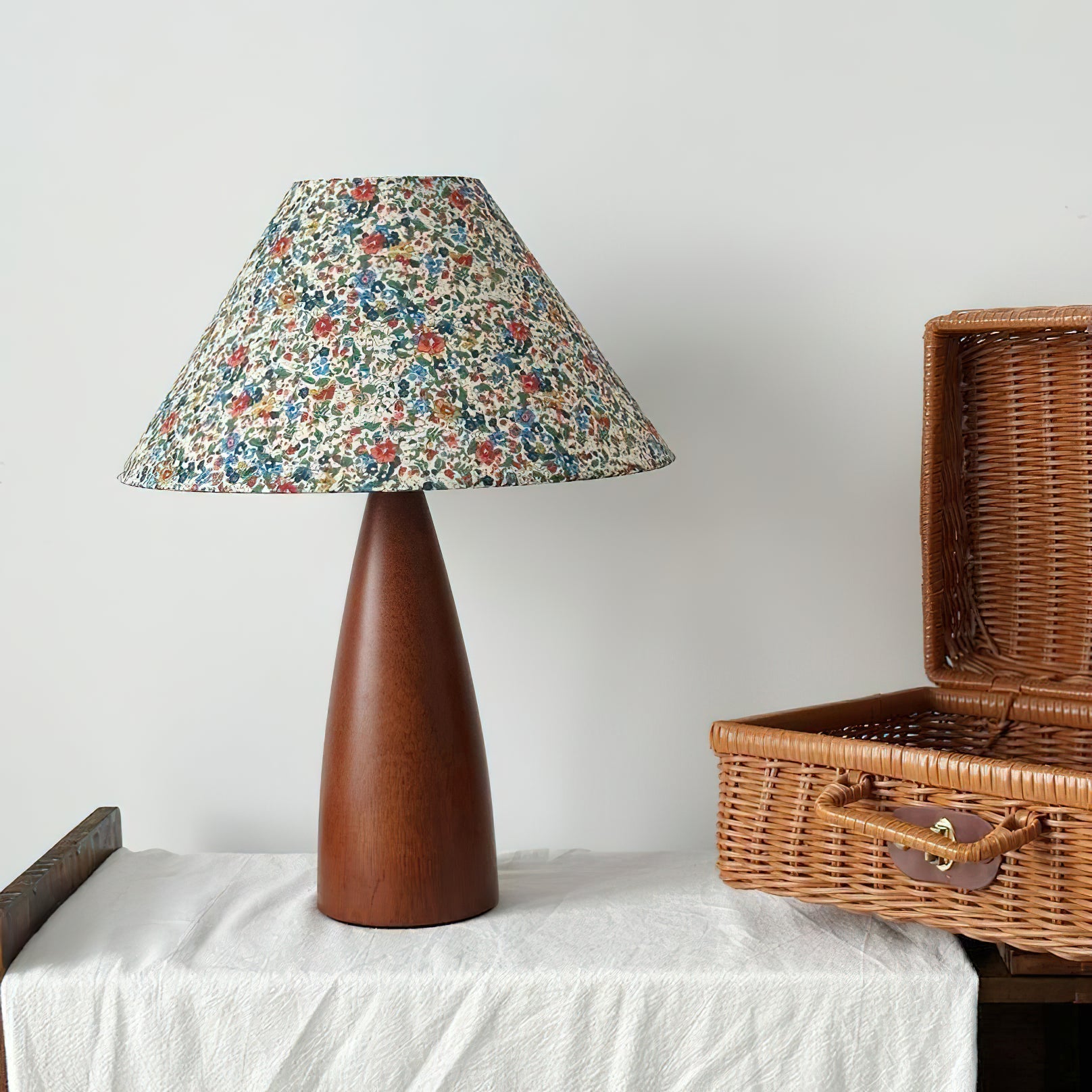 Ber Vintage Wood Table Lamp-Neutral Decor