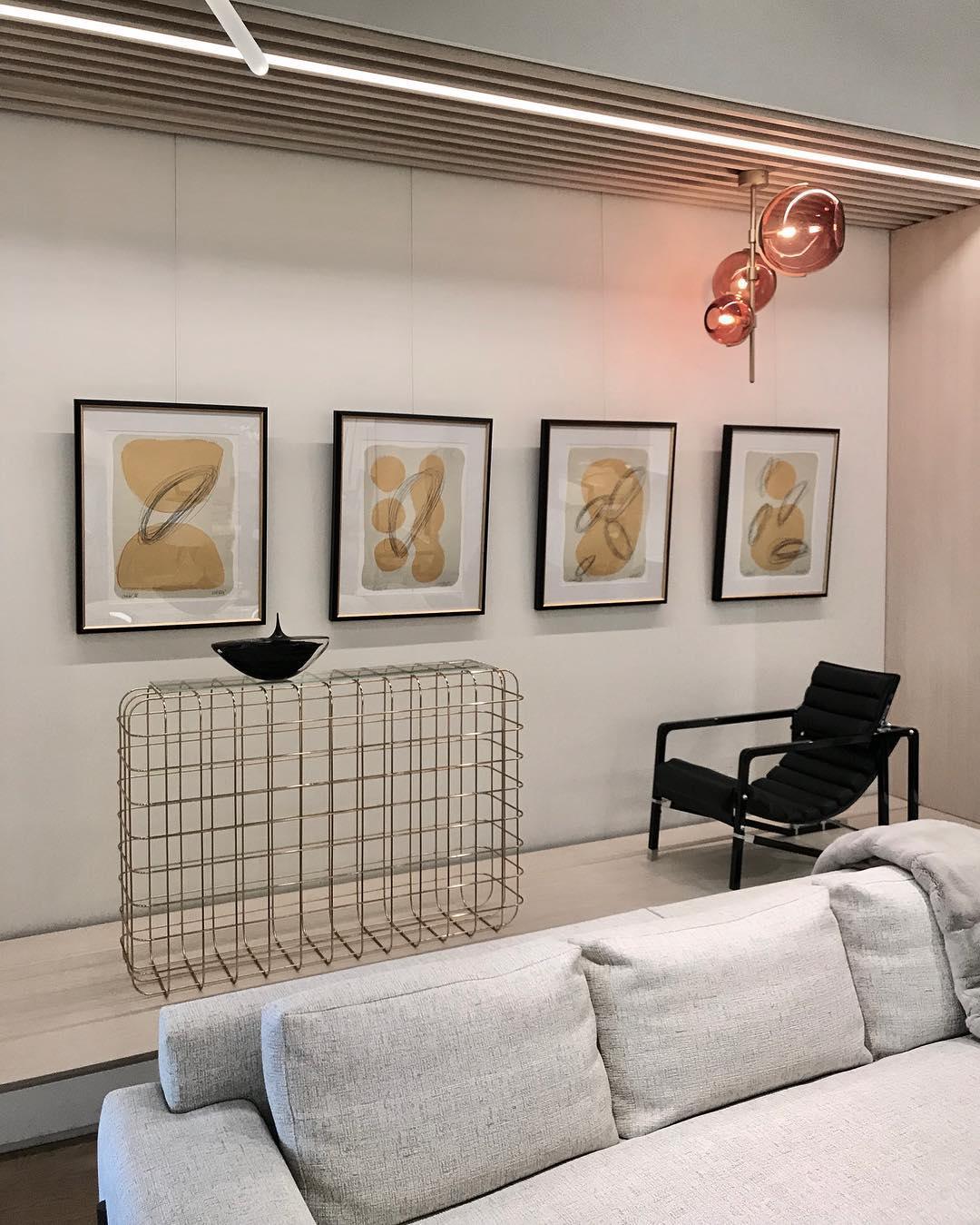 Lustra Chandelier Amber Glass Ball-Neutral Decor