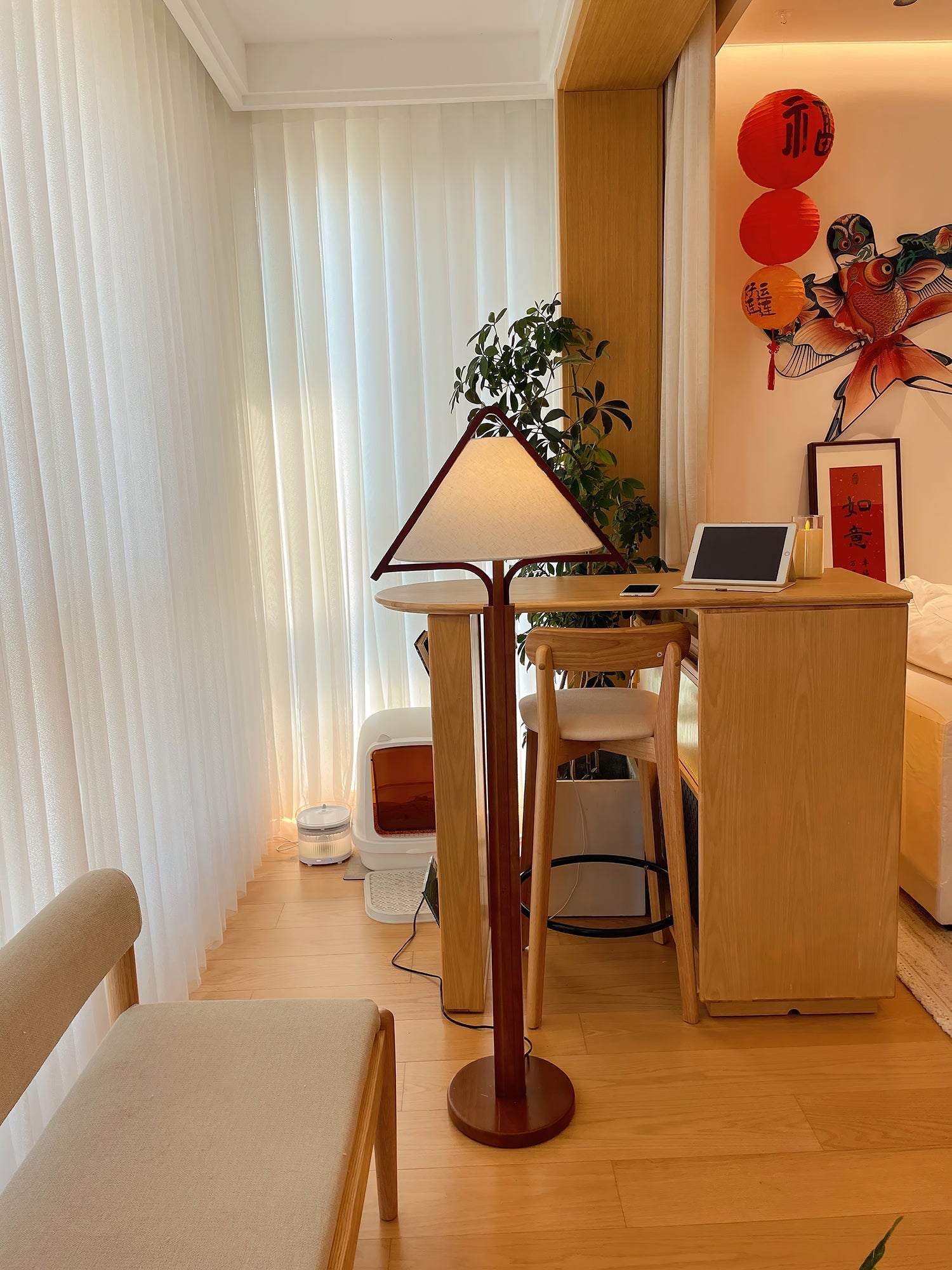 Ersolan Triangular Wood & Fabric Floor Lamp-Neutral Decor