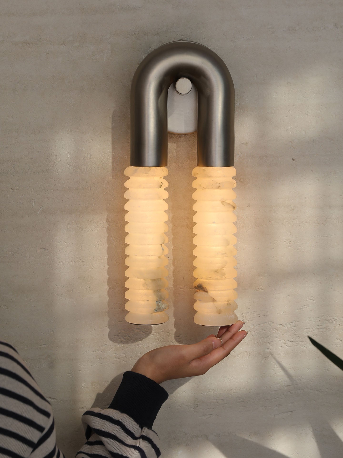 Talbe Alabaster Arc Ridge Modern Wall Lamp-Neutral Decor