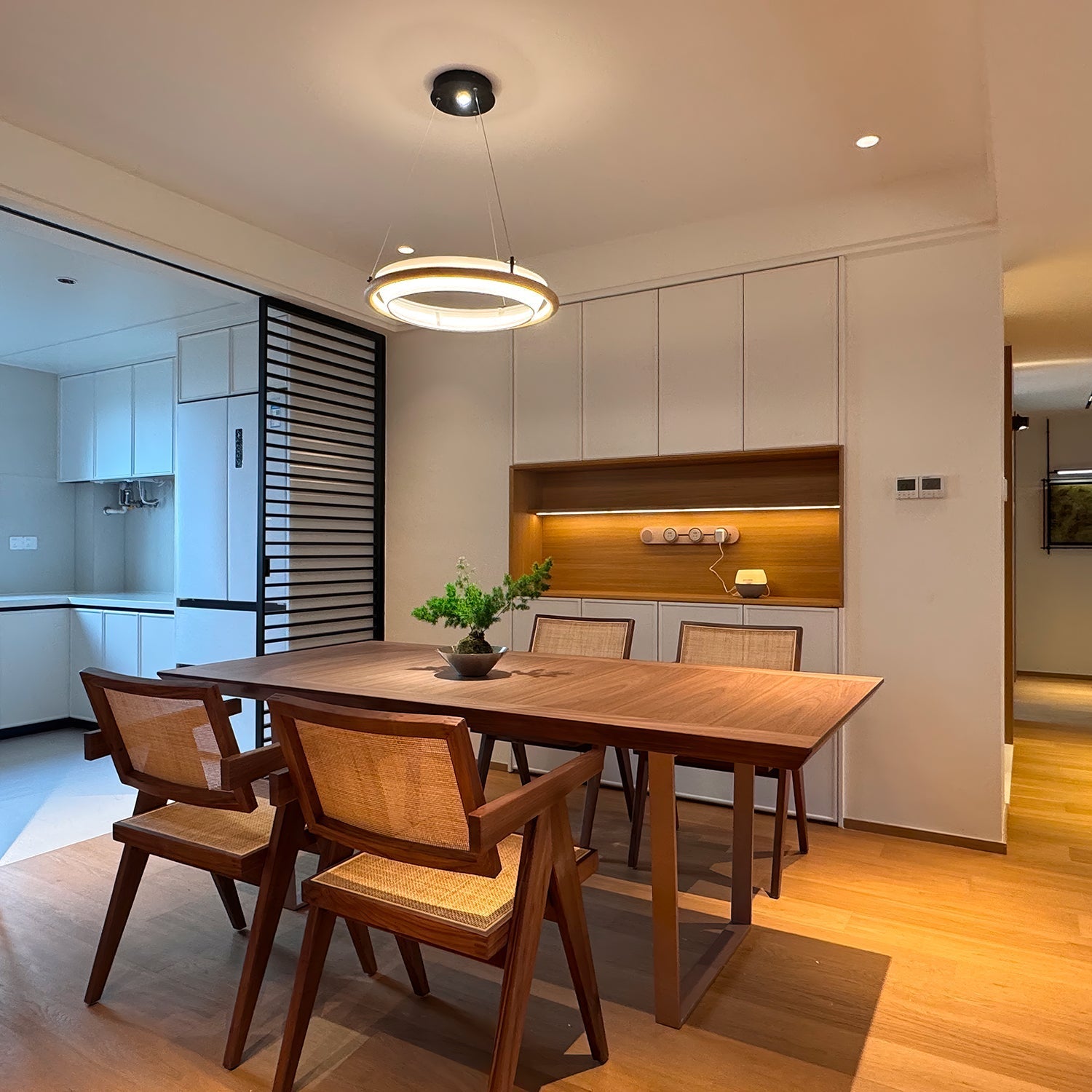 Olvelila Circular Pendant Light-Neutral Decor