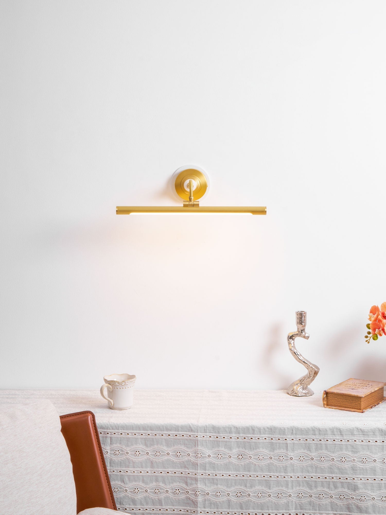 Liveno Elegance Art Linear Wall Light-Neutral Decor