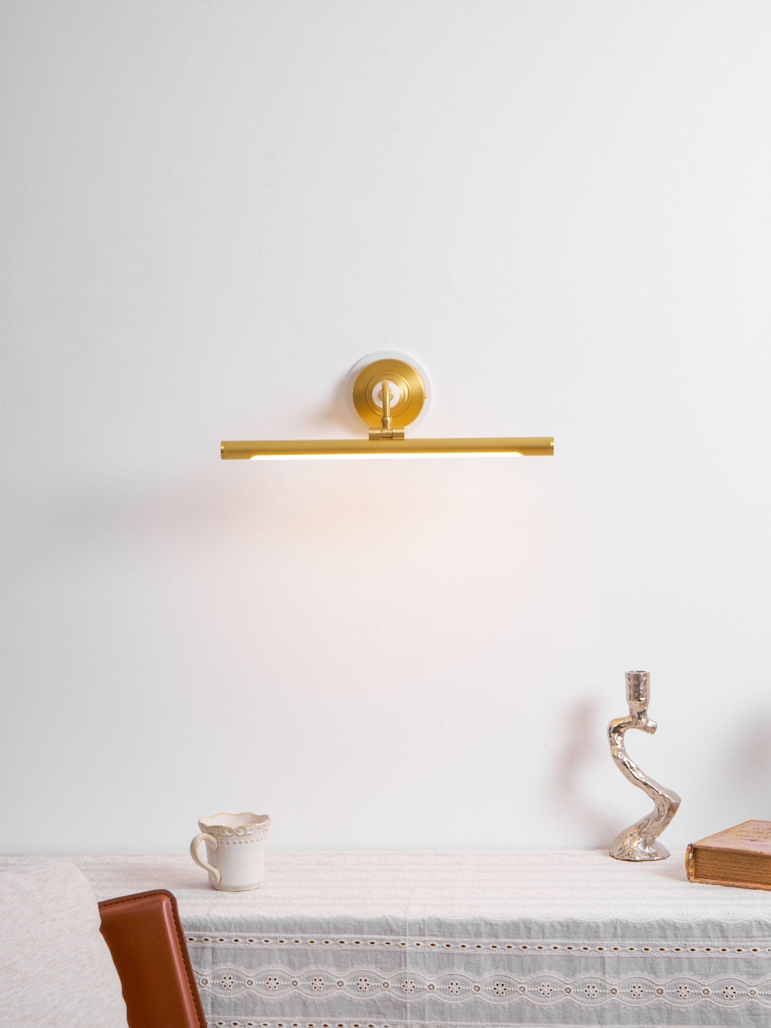 Liveno Elegance Art Linear Wall Light-Neutral Decor