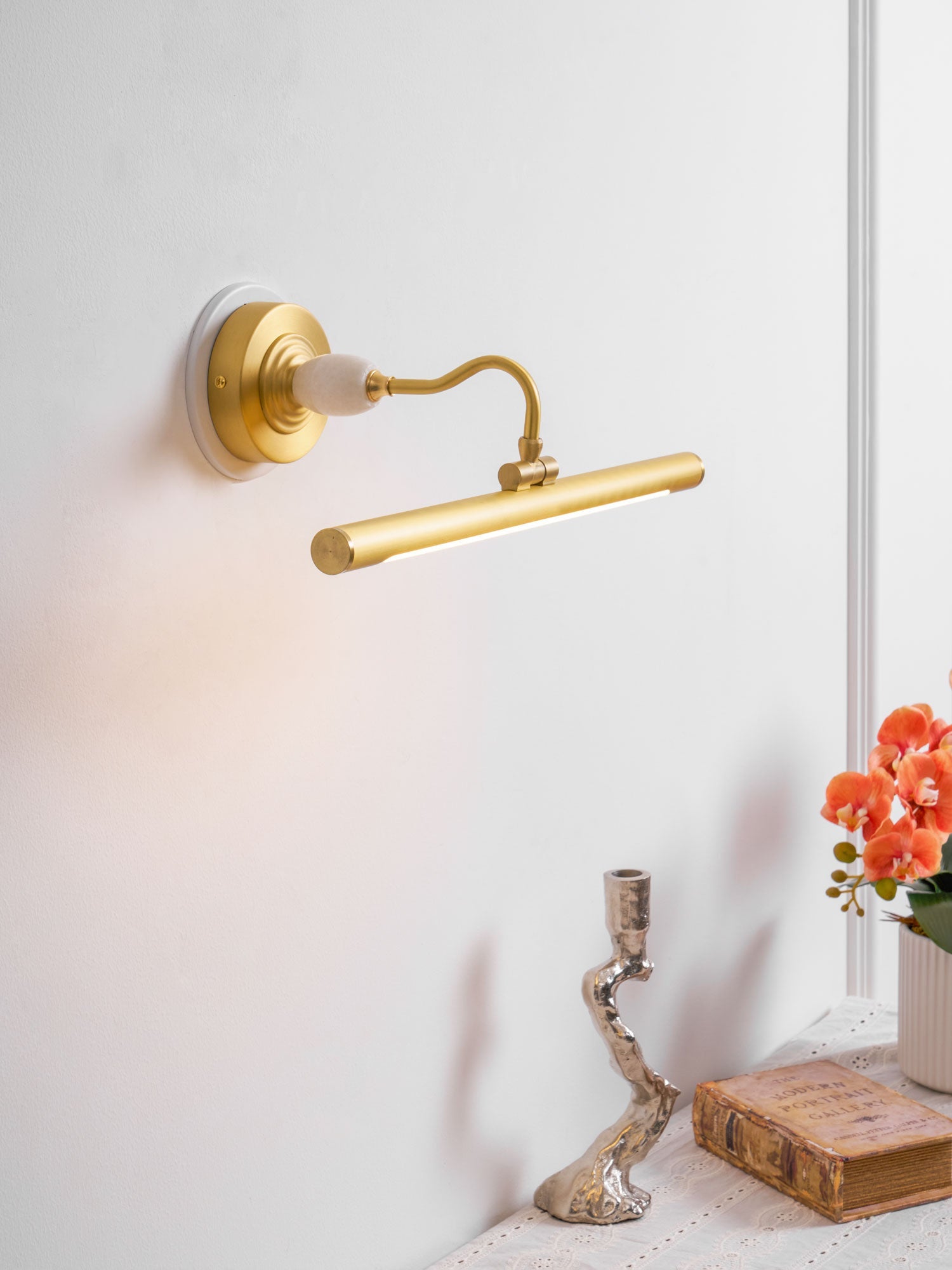 Liveno Elegance Art Linear Wall Light-Neutral Decor