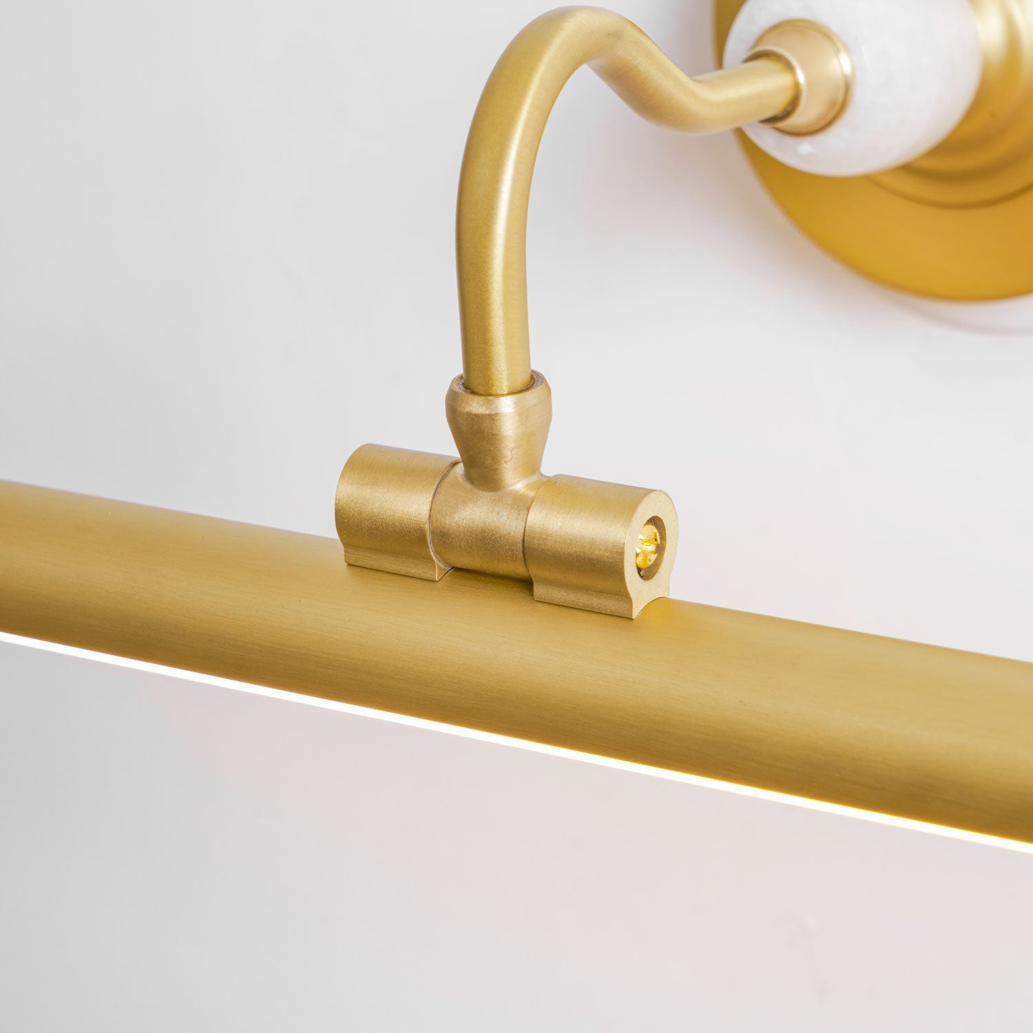 Liveno Elegance Art Linear Wall Light-Neutral Decor