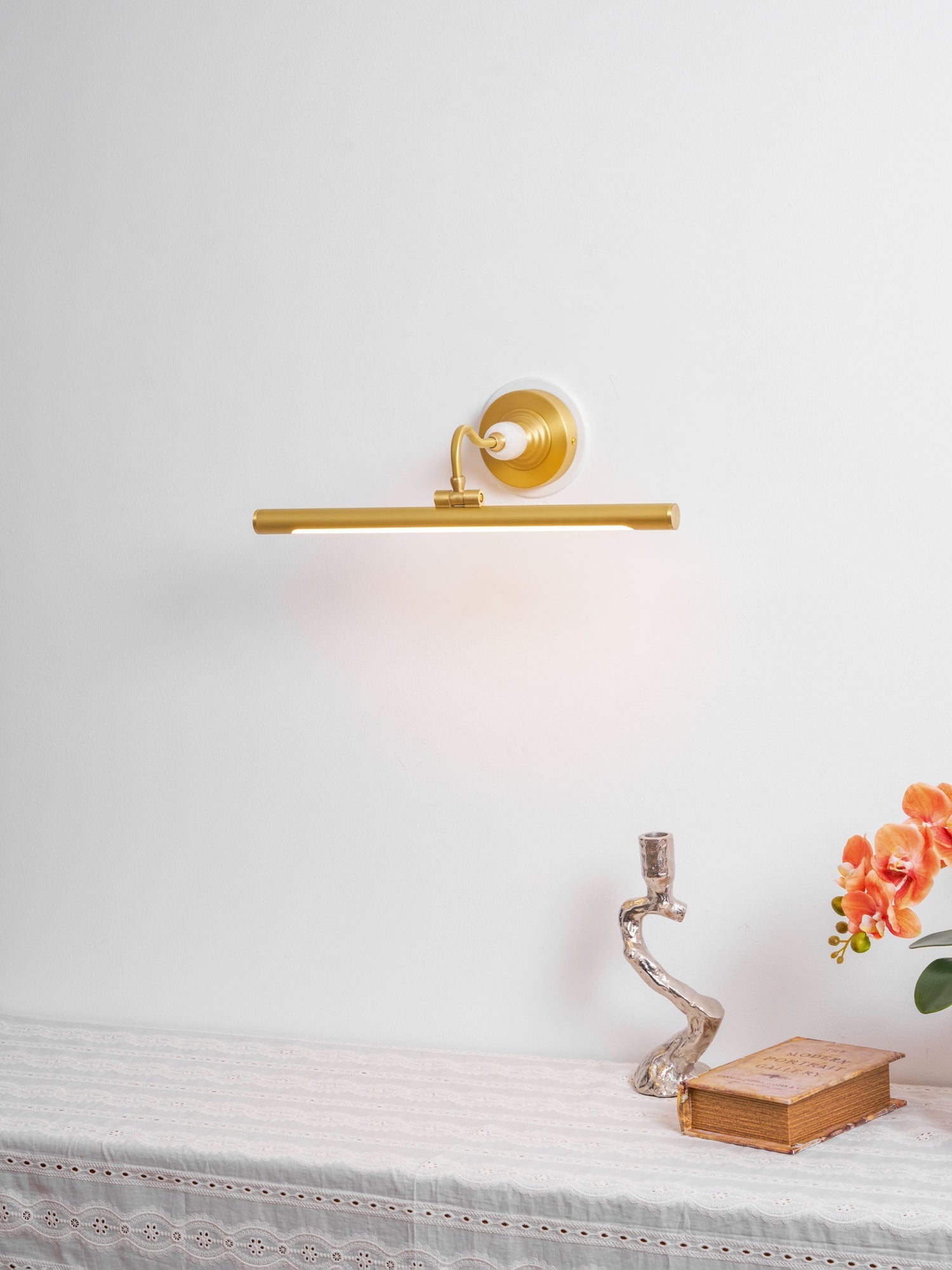 Liveno Elegance Art Linear Wall Light-Neutral Decor