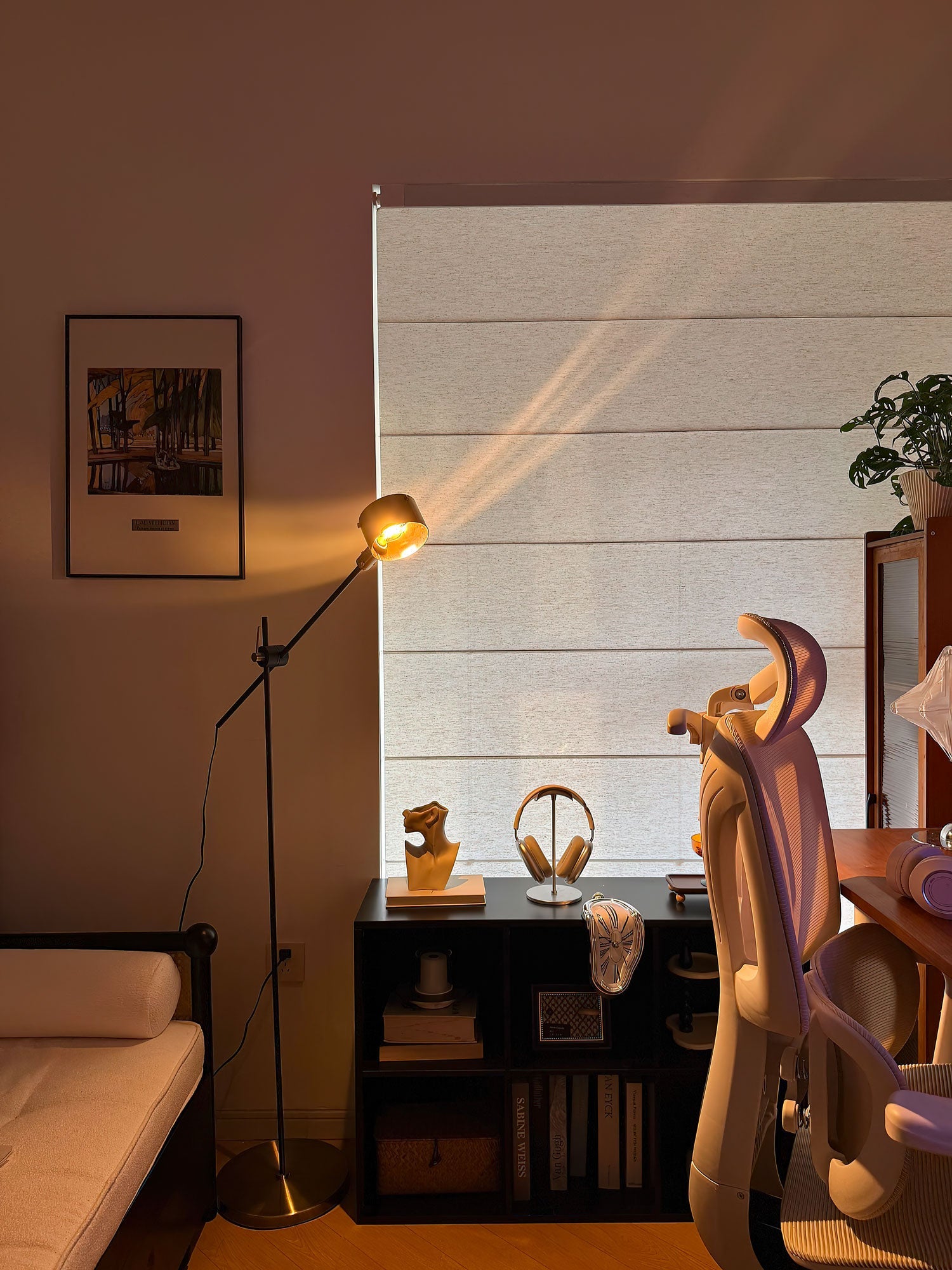 Arclen Adjustable Floor Lamp-Neutral Decor
