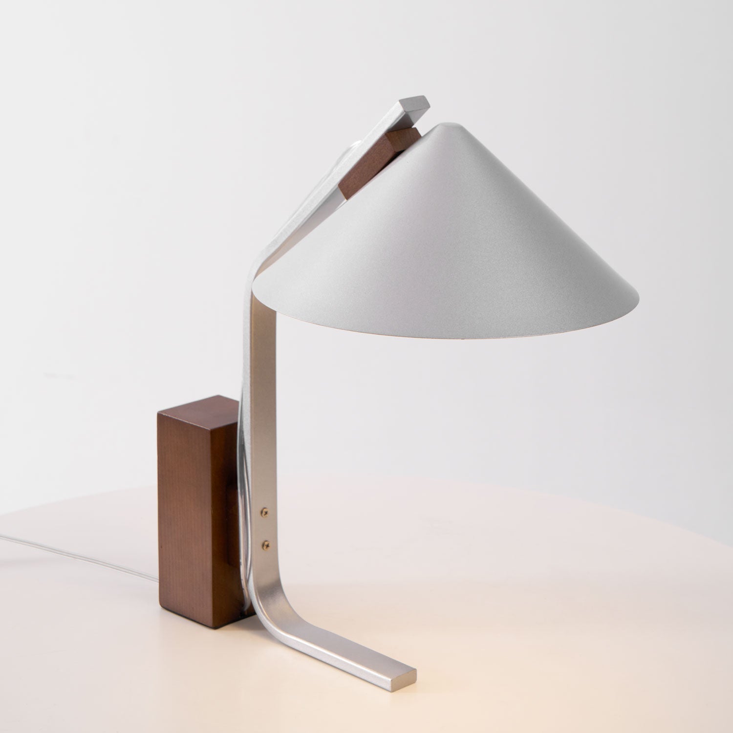 Ireld Modern Table Lamp-Neutral Decor