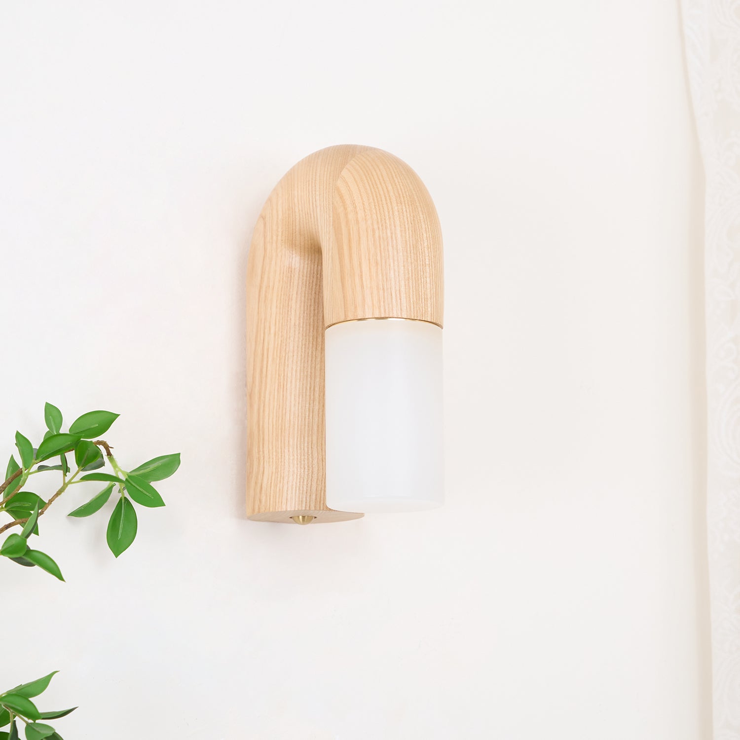 King Modern Minimalist Wood Wall Lamp-Neutral Decor