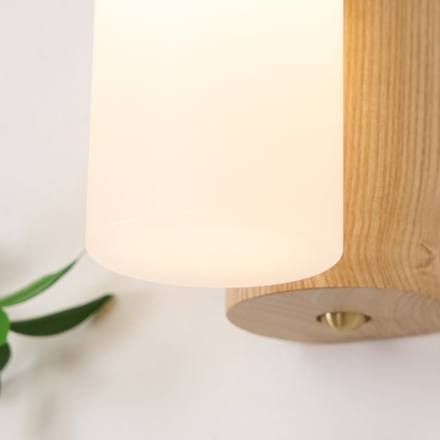 King Modern Minimalist Wood Wall Lamp-Neutral Decor