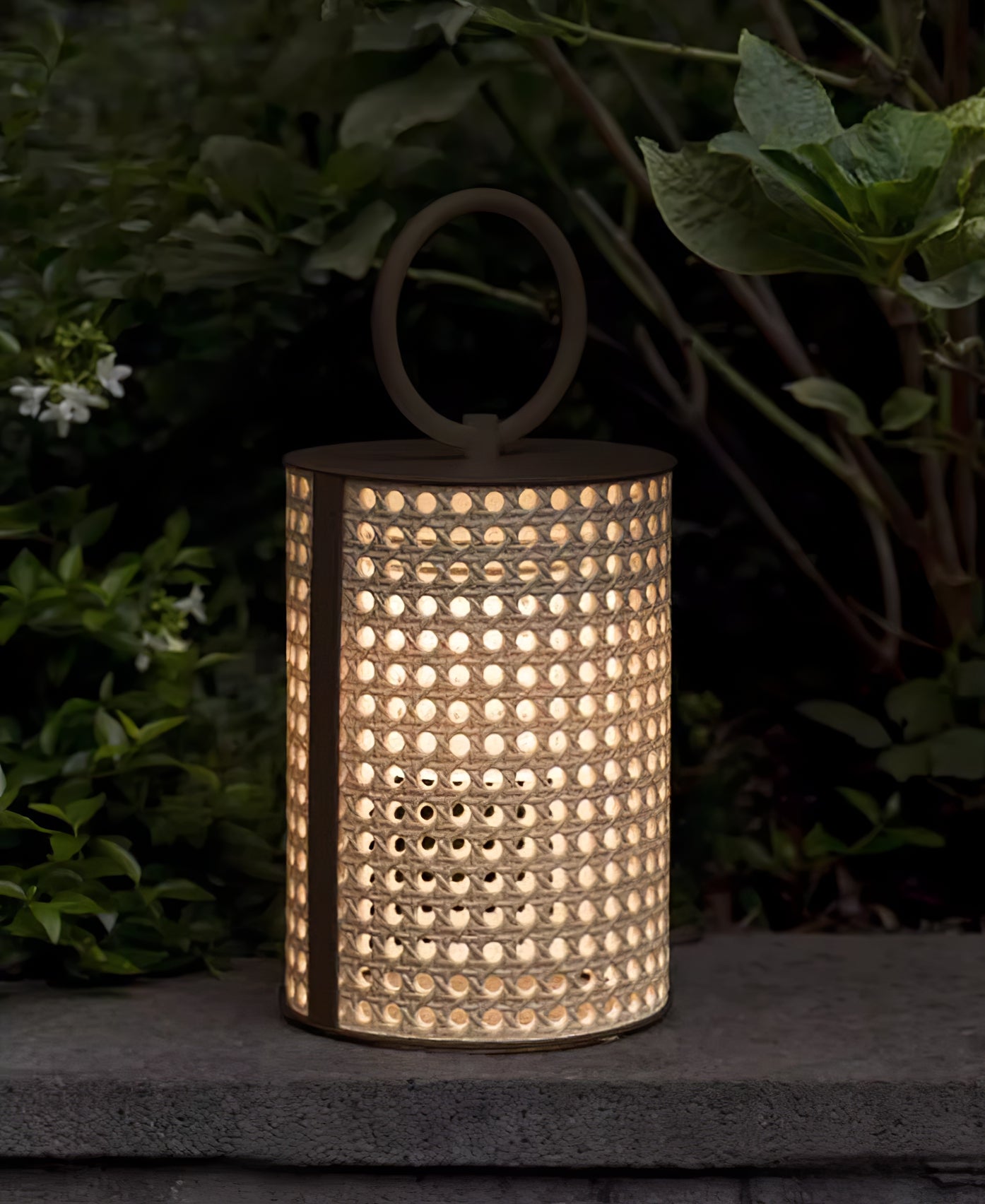 Zebr Solar Outdoor Lantern Lamp-Neutral Decor