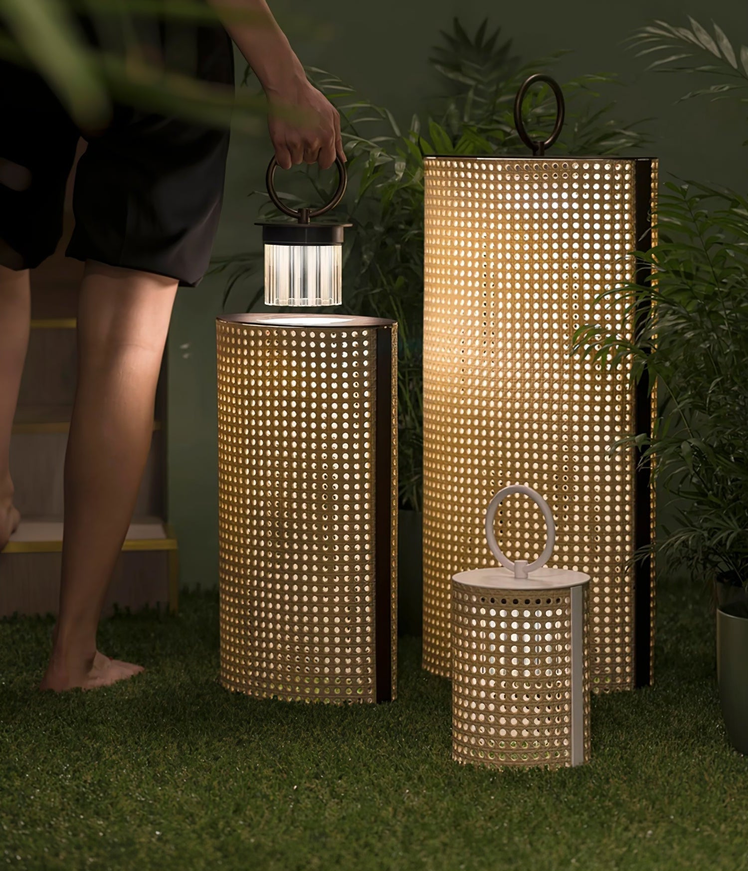 Zebr Solar Outdoor Lantern Lamp-Neutral Decor