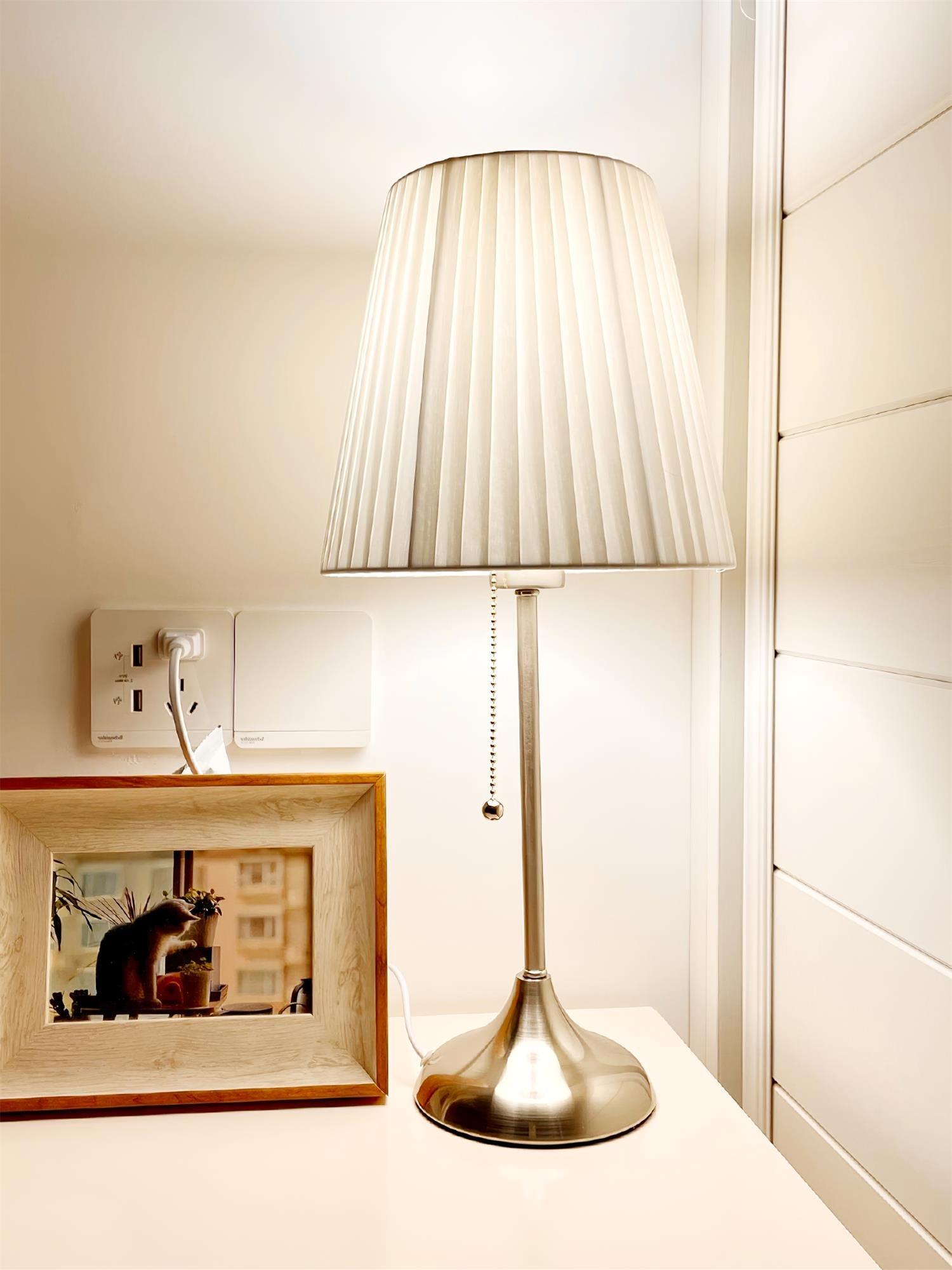Simplicity Pleated Fabric Table Lamp-Neutral Decor