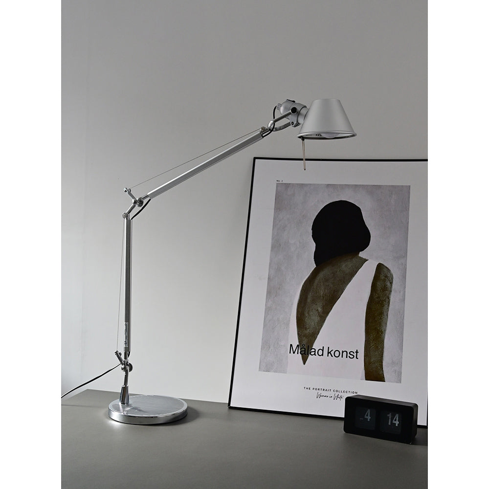 Side profile of the desk-scale lamp.
