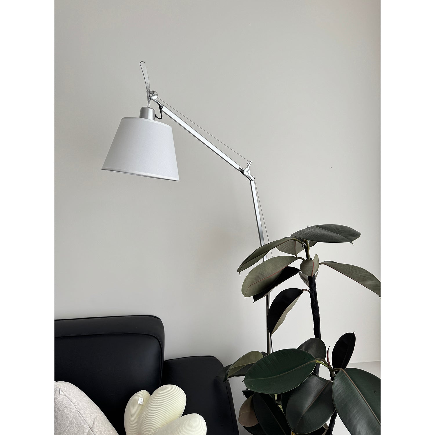 Costanza Floor Lamp in white finish.