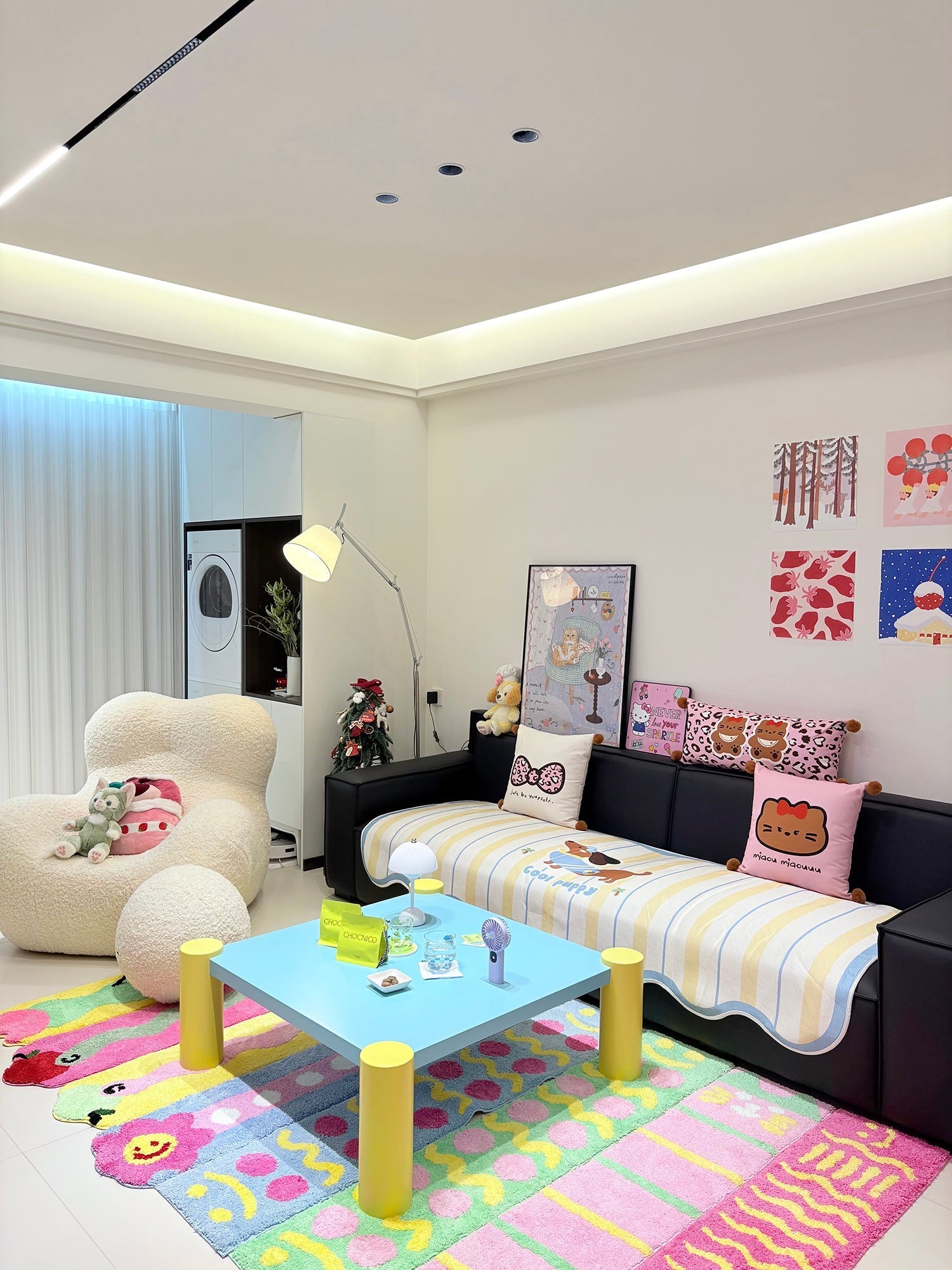 Costanza Floor Lamp in a minimalist interior design.