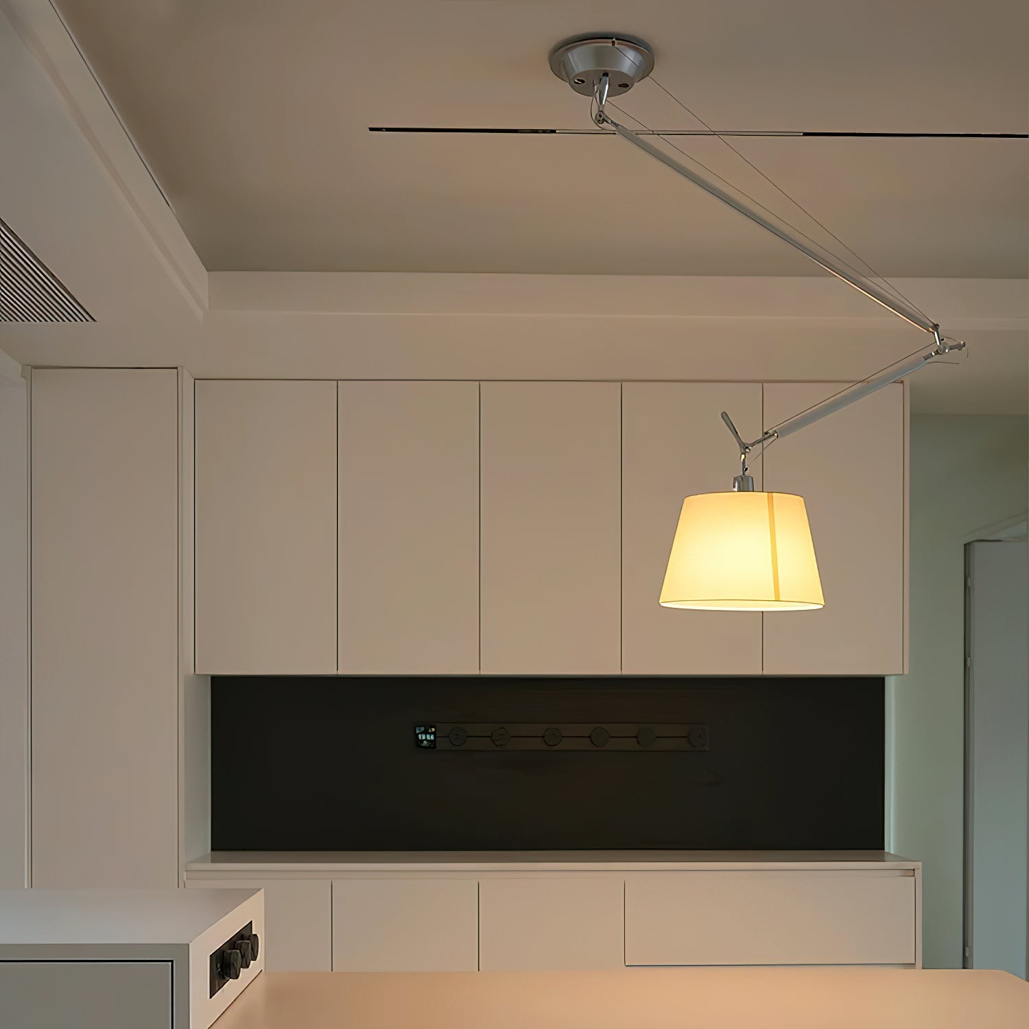 Side profile of the large 36cm Costanza Pendant Lamp.