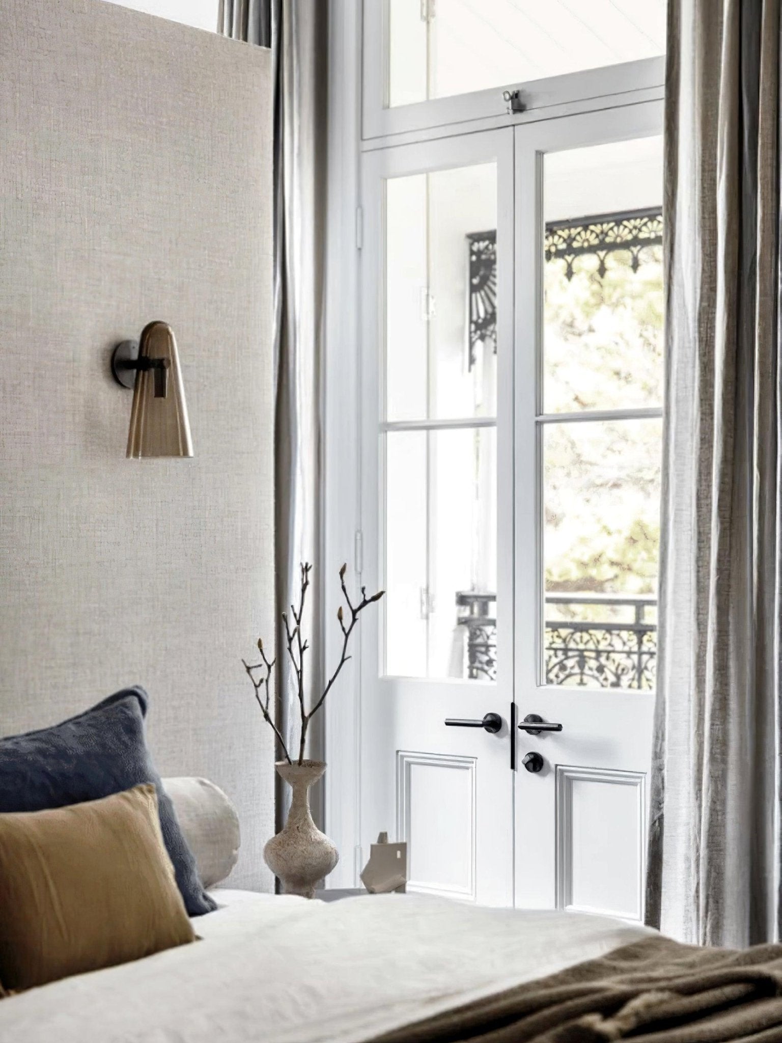 Conical Glass Wall Lamp-Neutral Decor