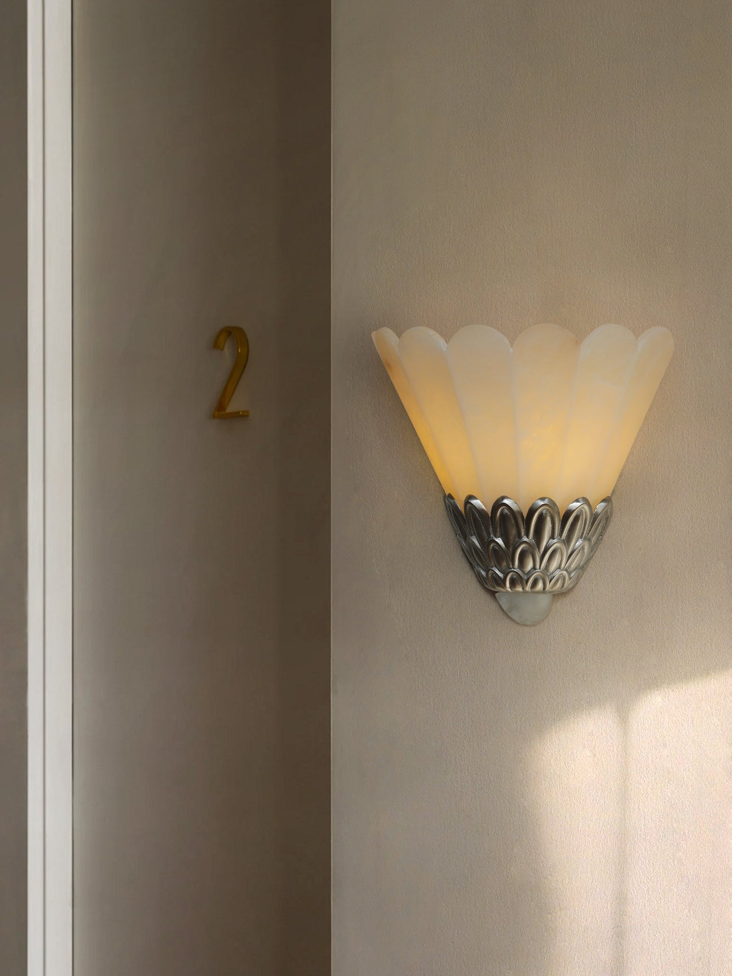 Marbe Vintage Alabaster Petal Wall Lamp-Neutral Decor