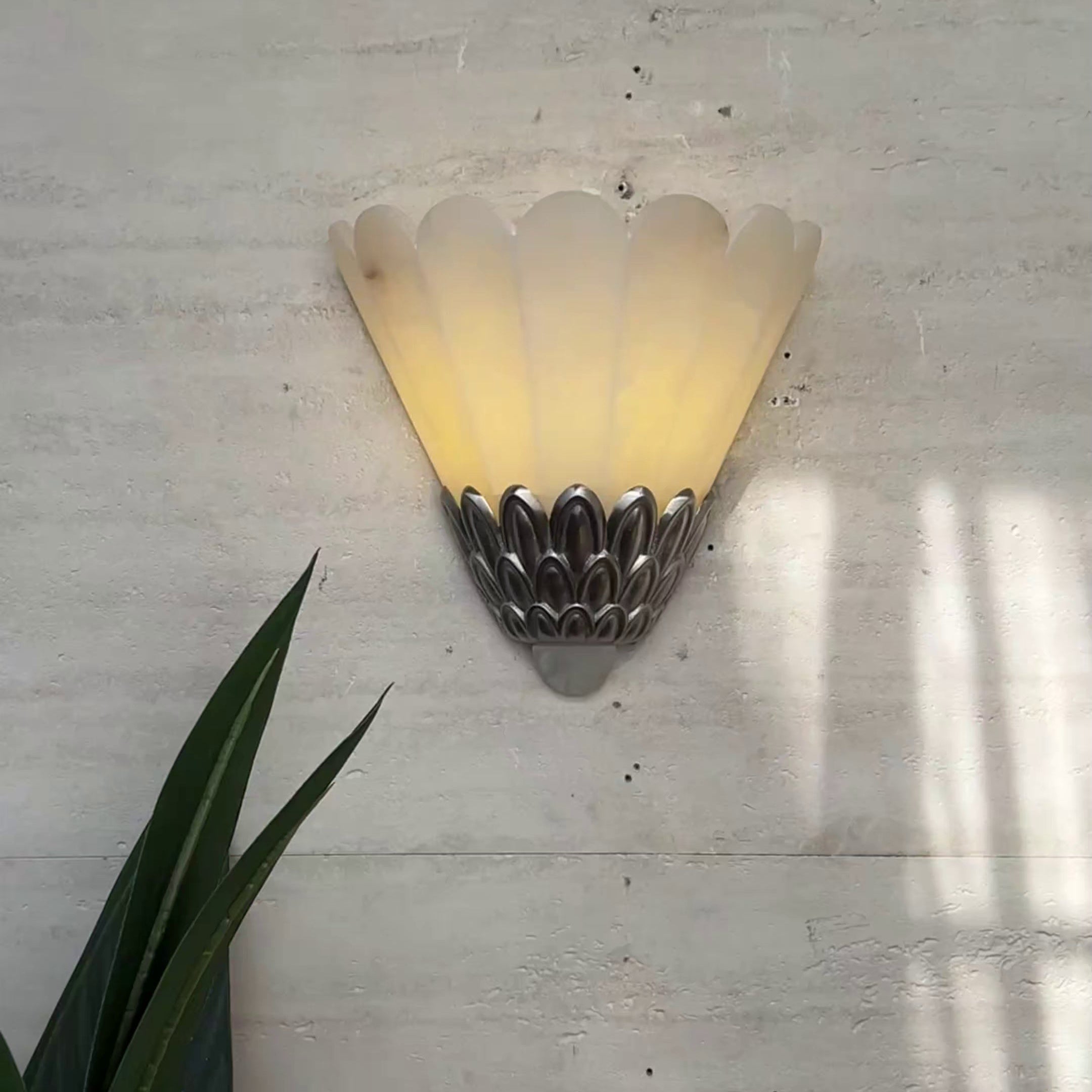 Marbe Vintage Alabaster Petal Wall Lamp-Neutral Decor
