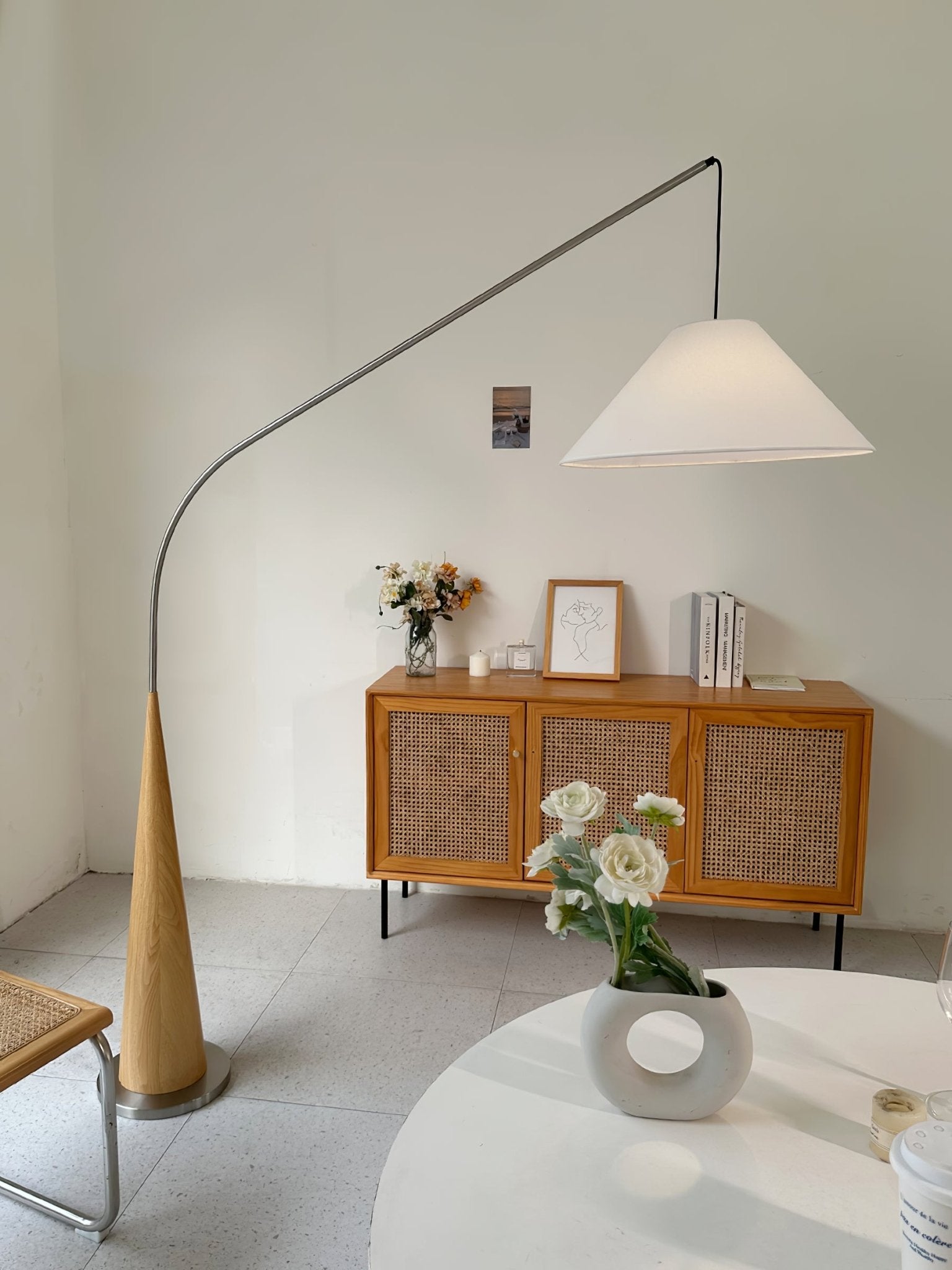 Uriah Minimalist Fabric Floor Lamp-Neutral Decor