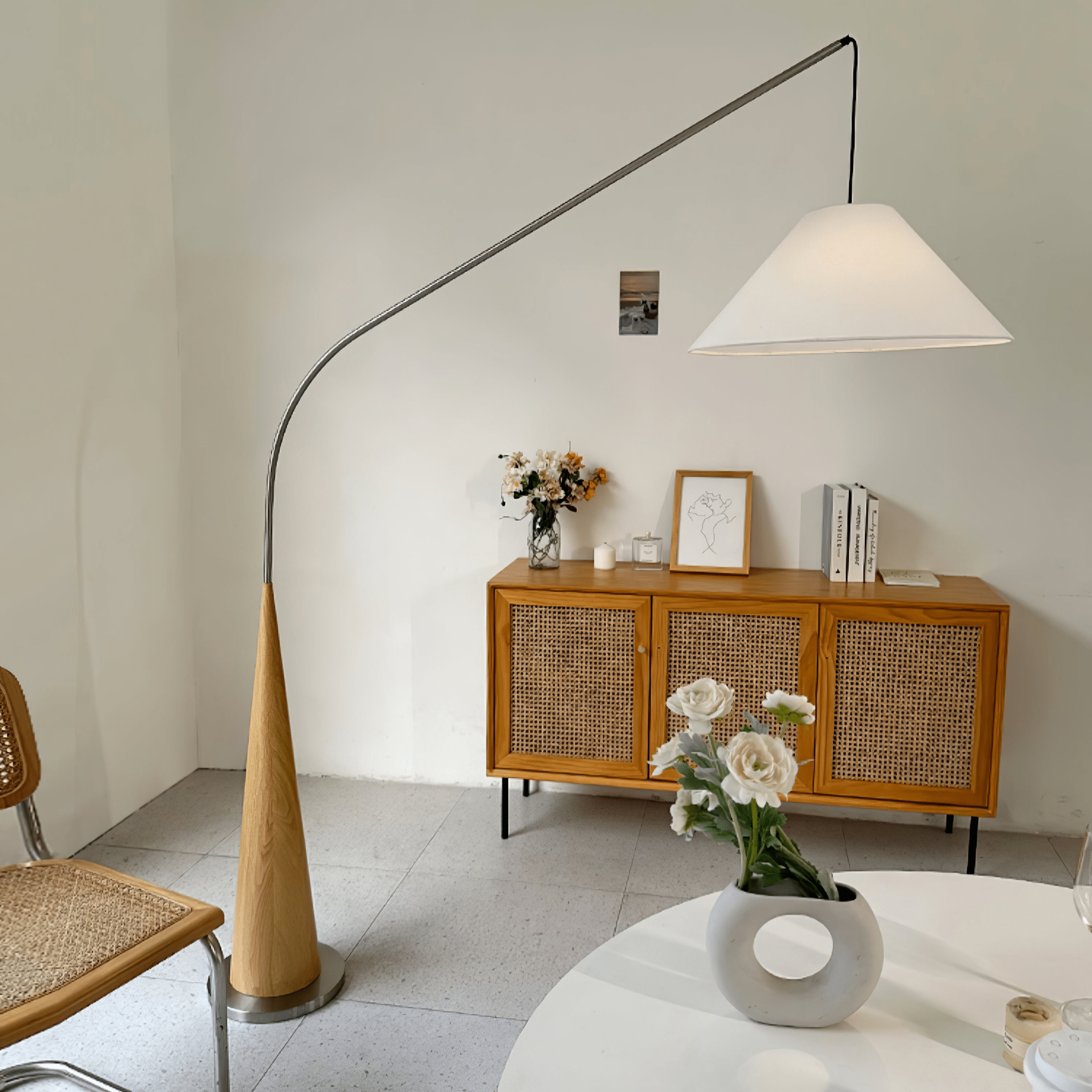 Uriah Minimalist Fabric Floor Lamp-Neutral Decor