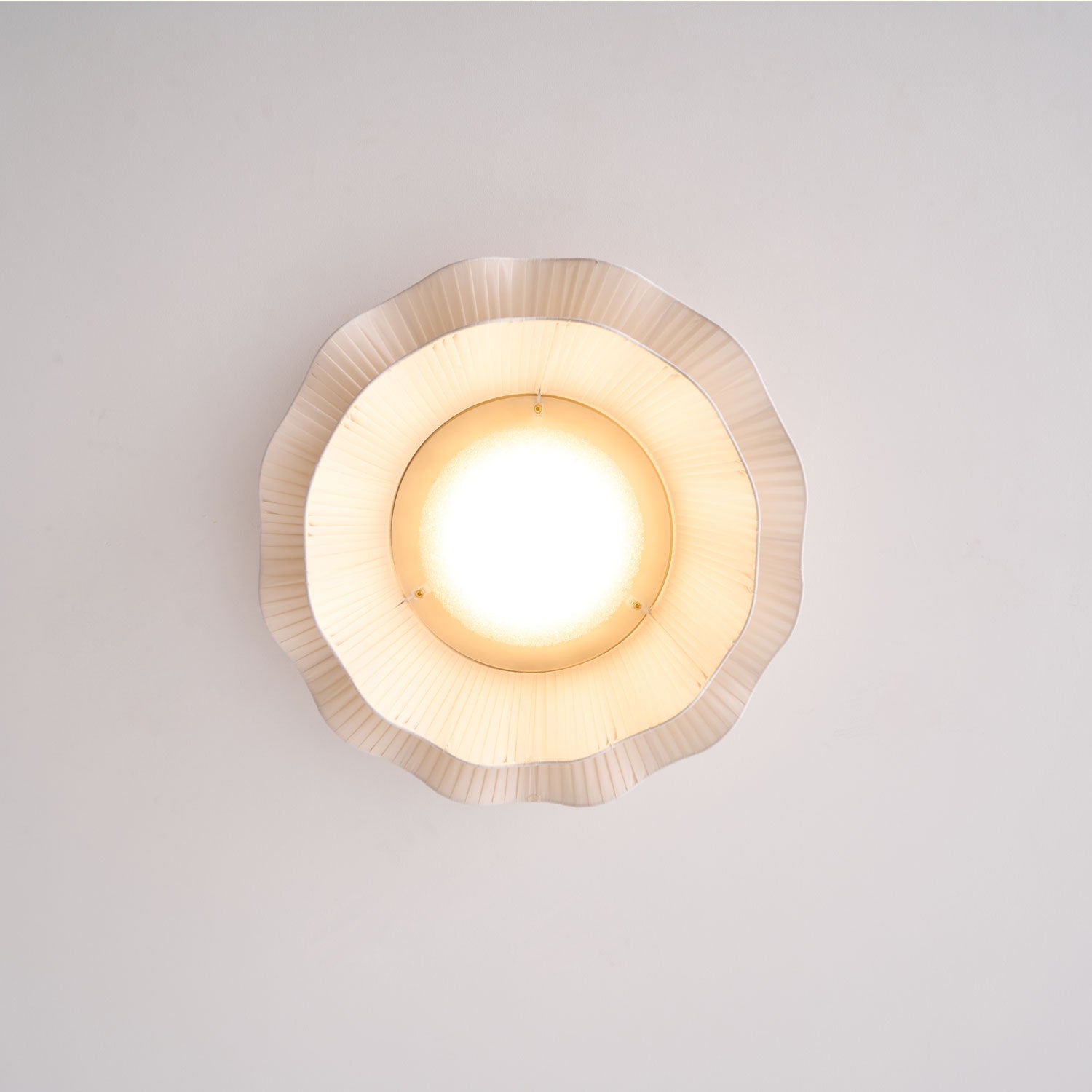 Mylirira Premium Elegance Wave Brass Fabric Ceiling Lamp-Neutral Decor