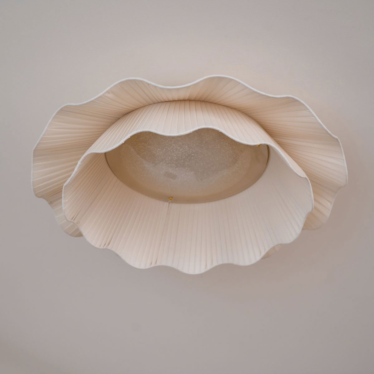 Mylirira Premium Elegance Wave Brass Fabric Ceiling Lamp-Neutral Decor