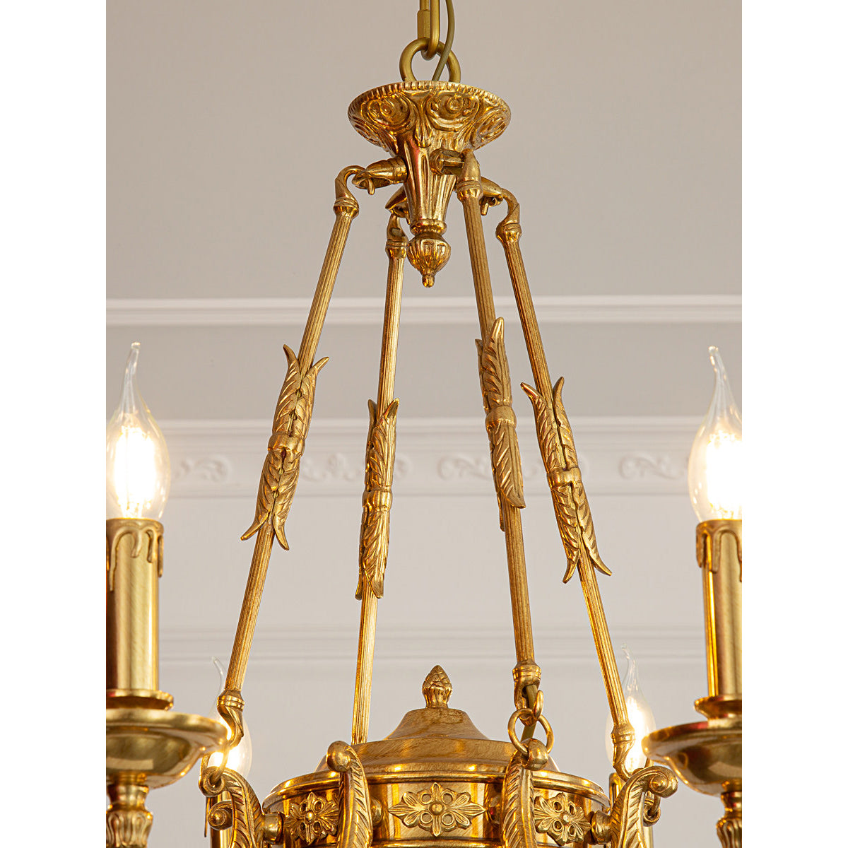Detailed view of the pear-shaped central crystal pendant.