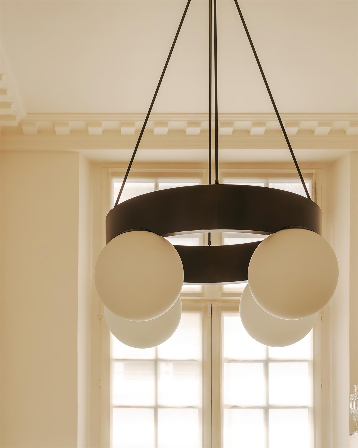 Riotas Chandelier