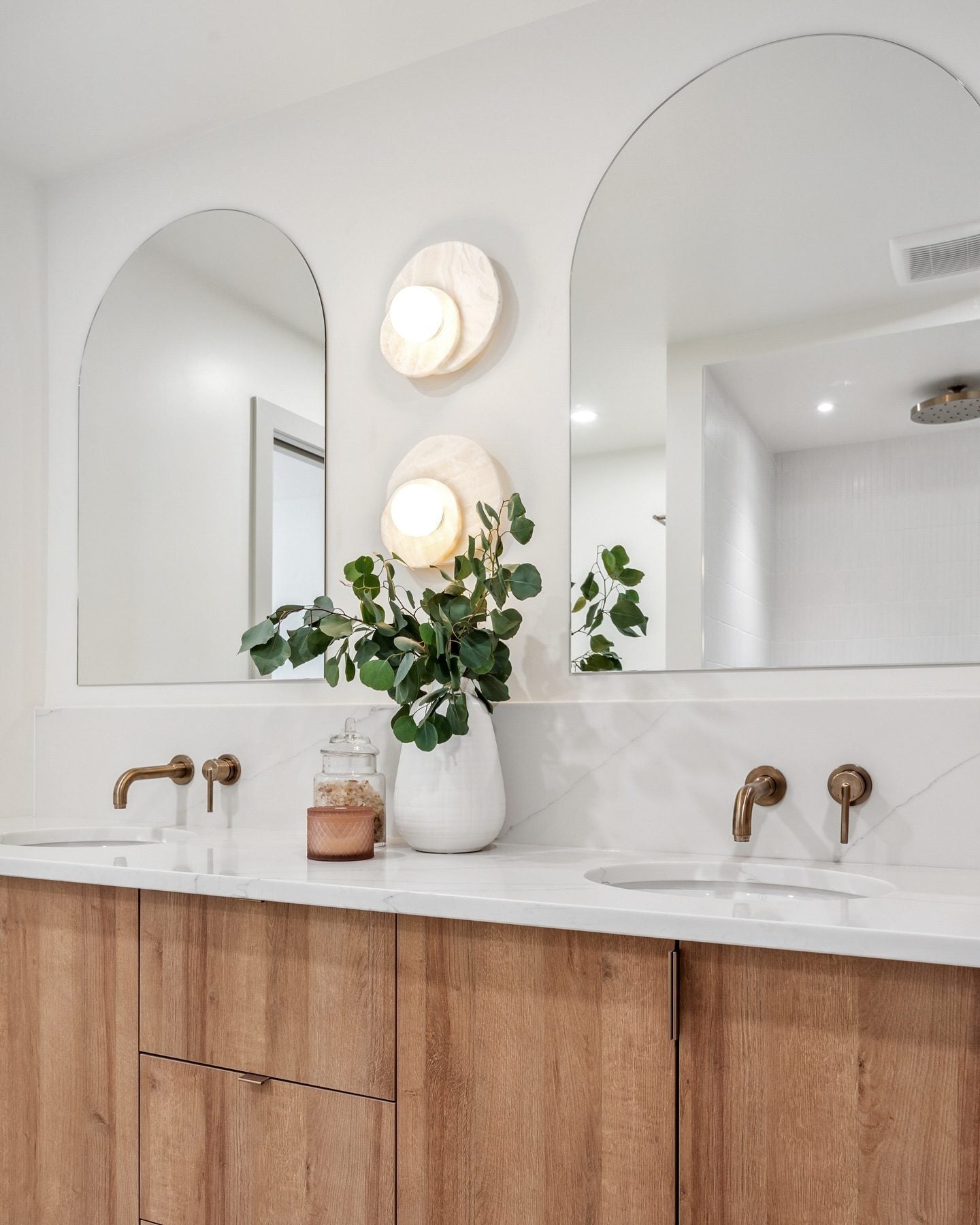 Alorarae Organic Alabaster Wall Light-Neutral Decor