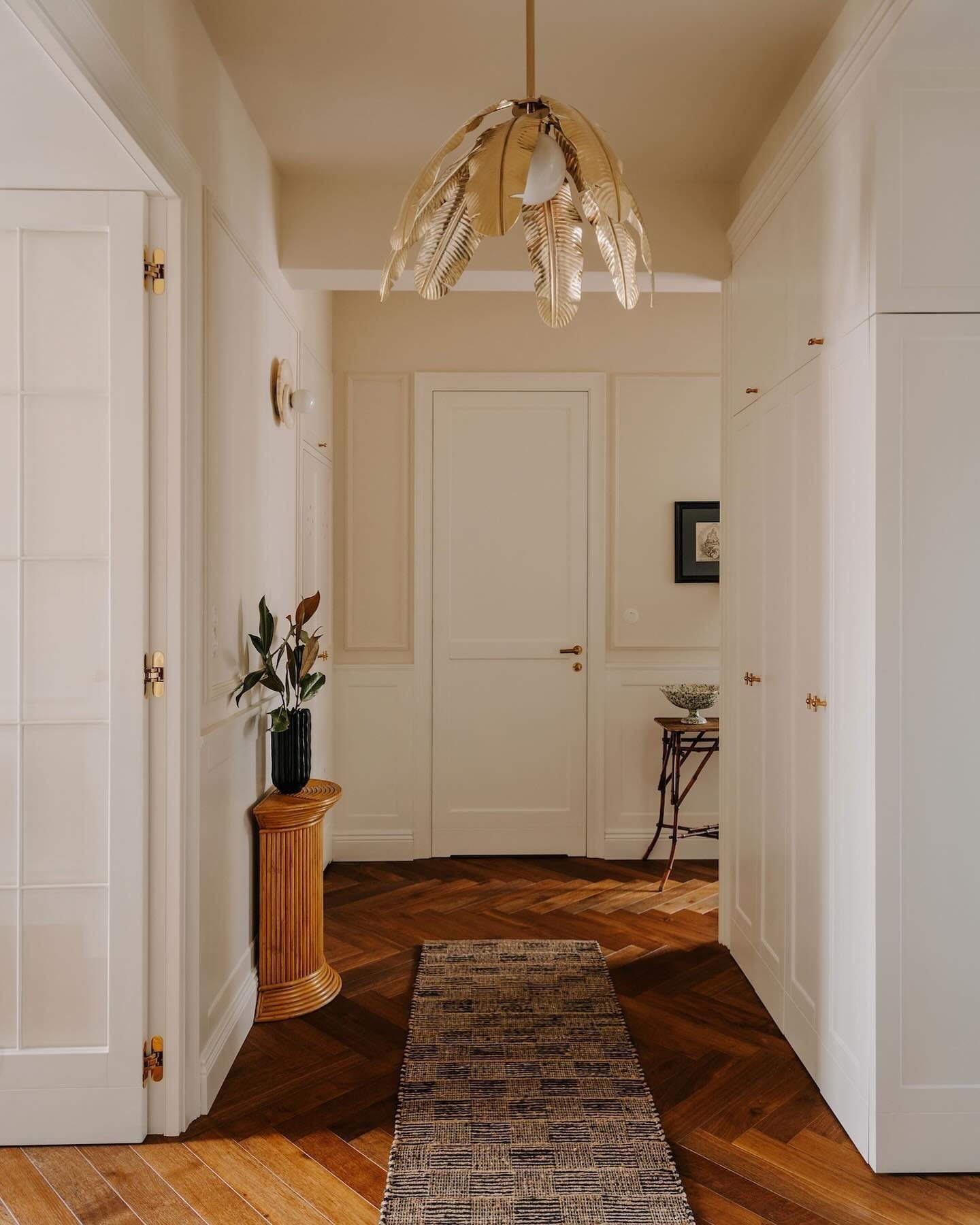 Alorarae Organic Alabaster Wall Light-Neutral Decor
