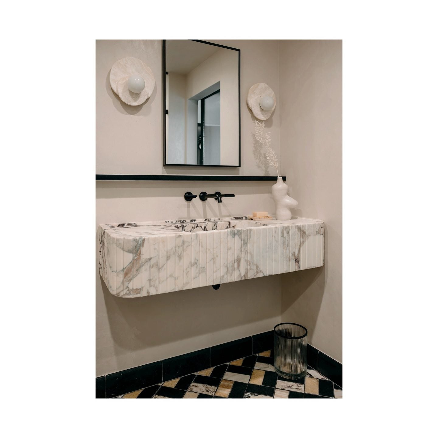 Alorarae Organic Alabaster Wall Light-Neutral Decor