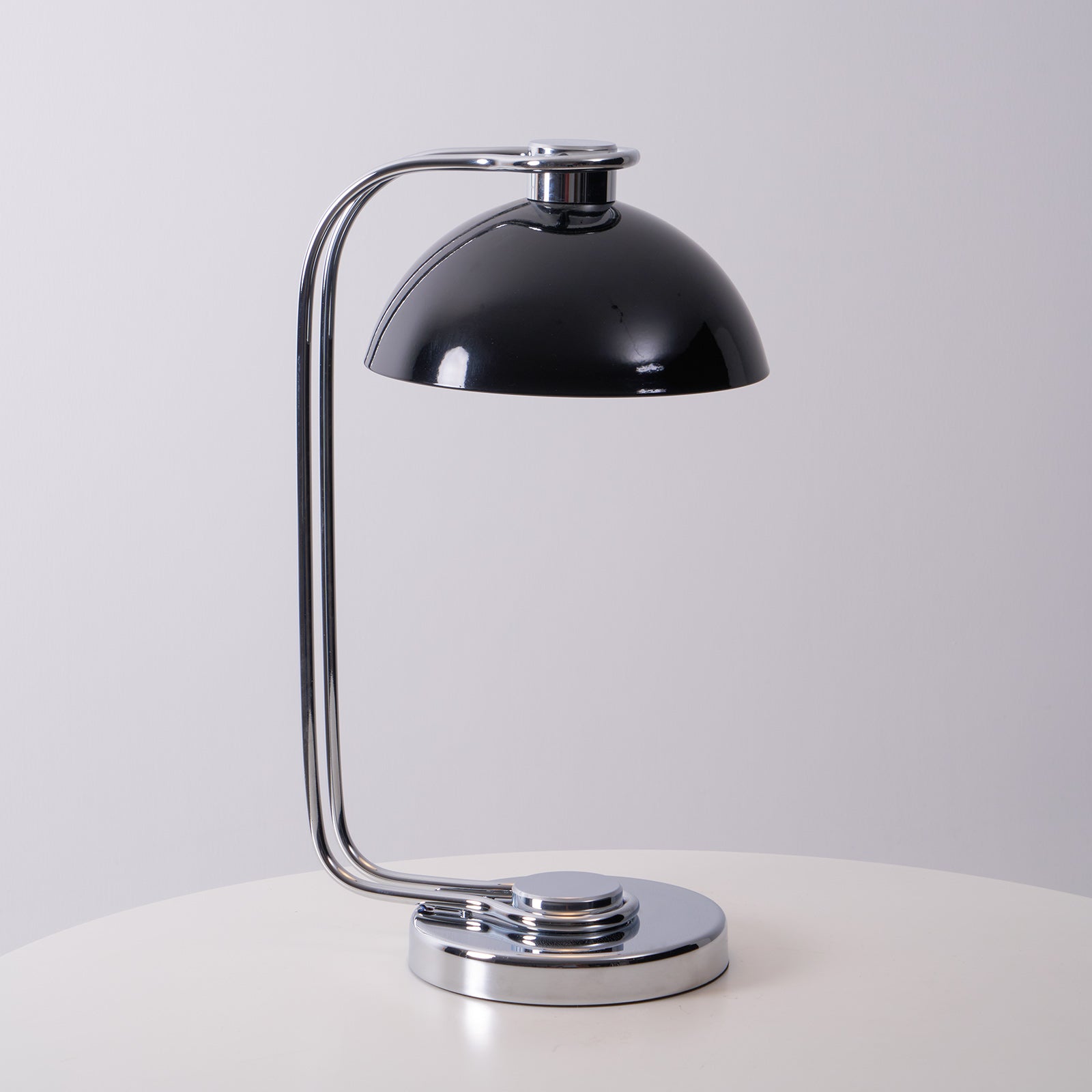 Neo Contemporary Acrylic Table lamp-Neutral Decor
