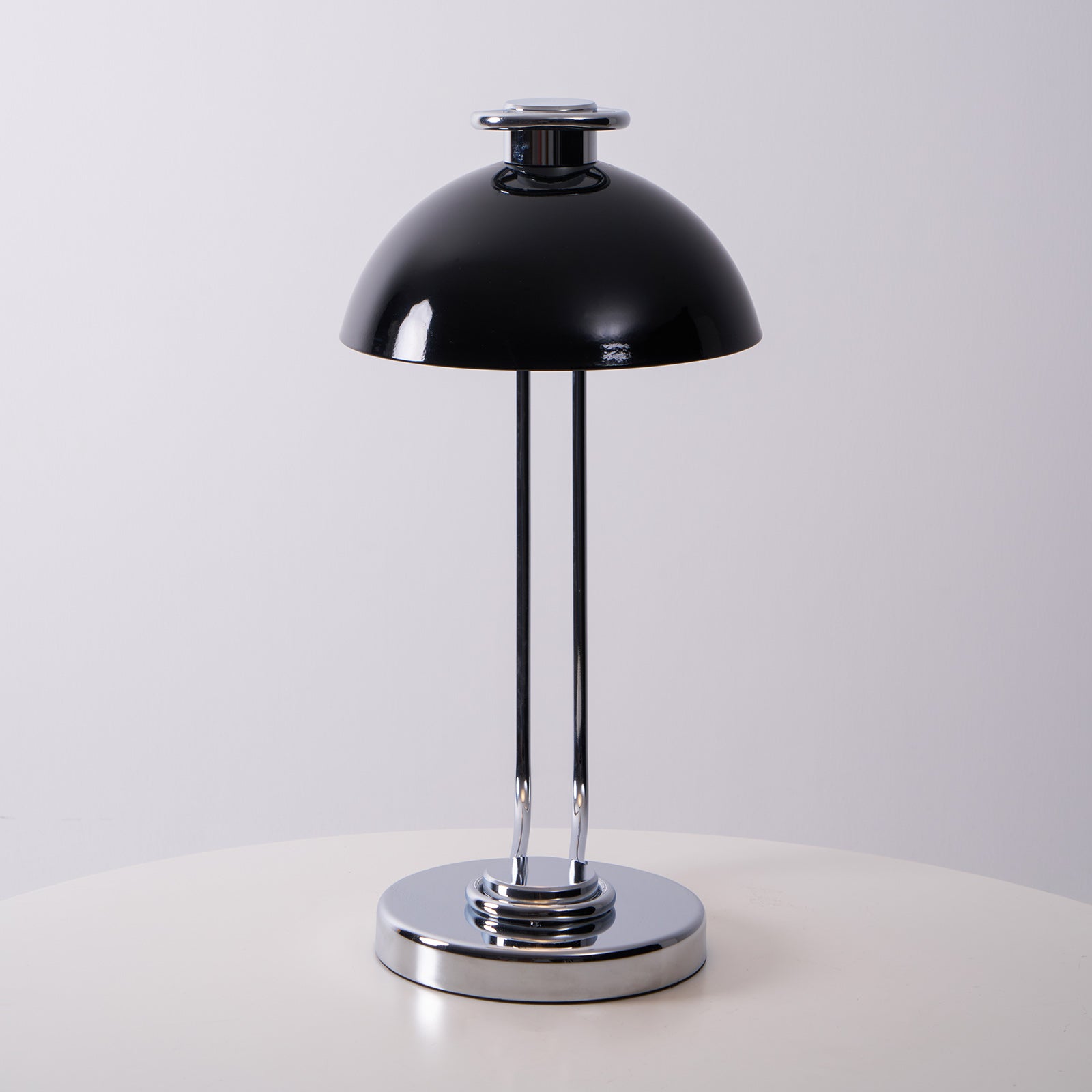 Neo Contemporary Acrylic Table lamp-Neutral Decor