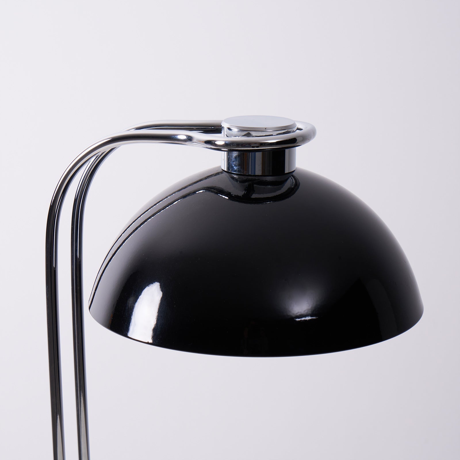 Neo Contemporary Acrylic Table lamp-Neutral Decor