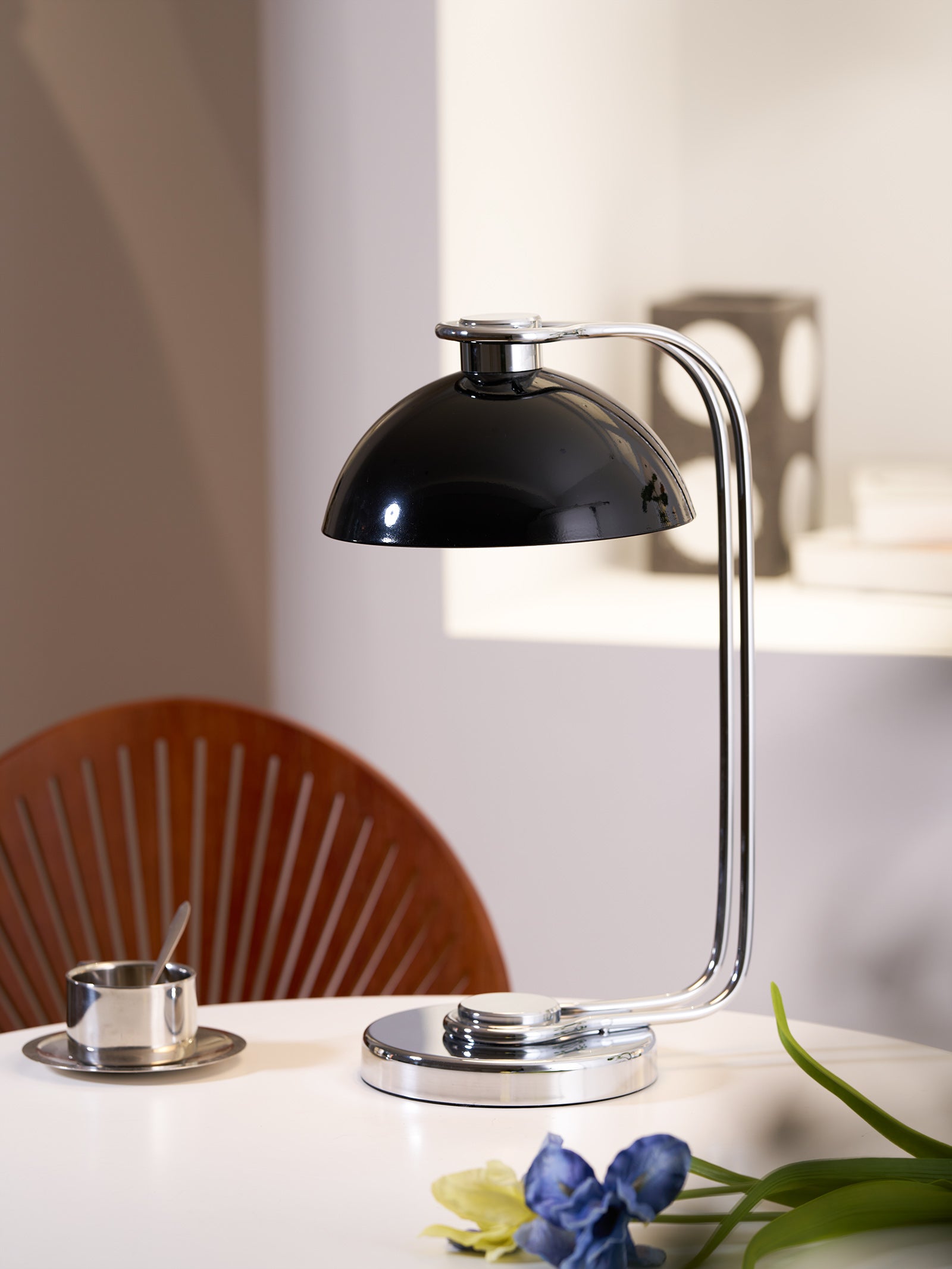 Neo Contemporary Acrylic Table lamp-Neutral Decor