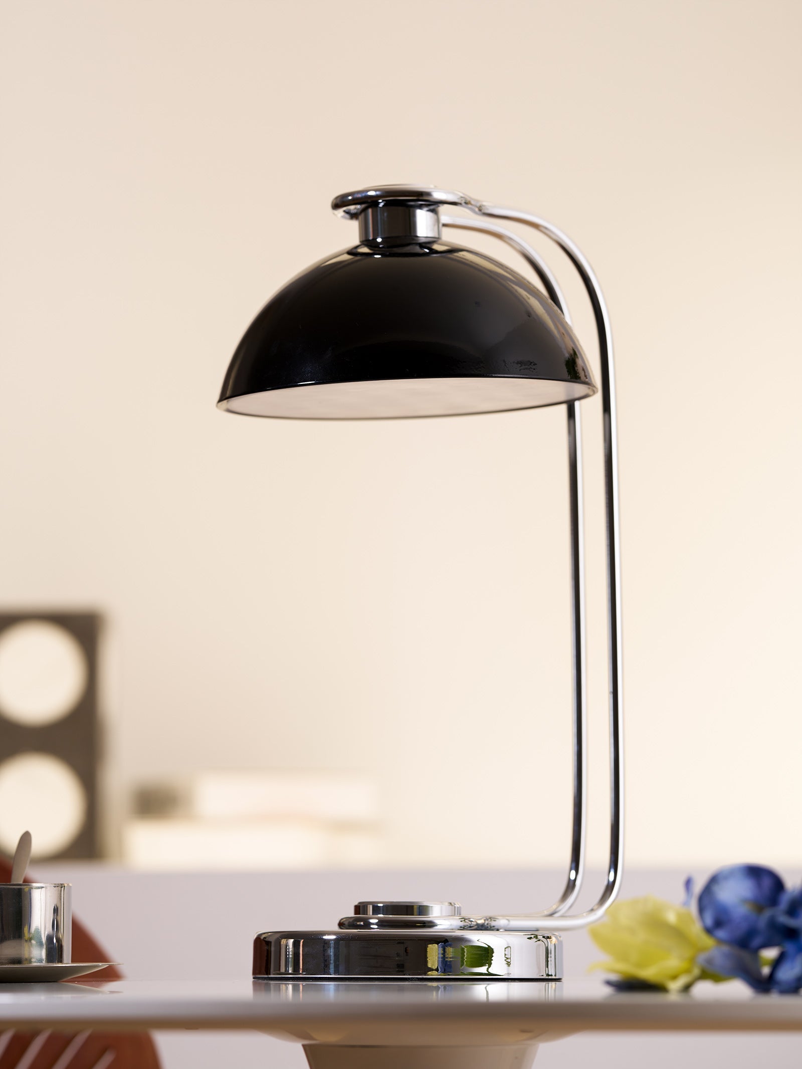 Neo Contemporary Acrylic Table lamp-Neutral Decor