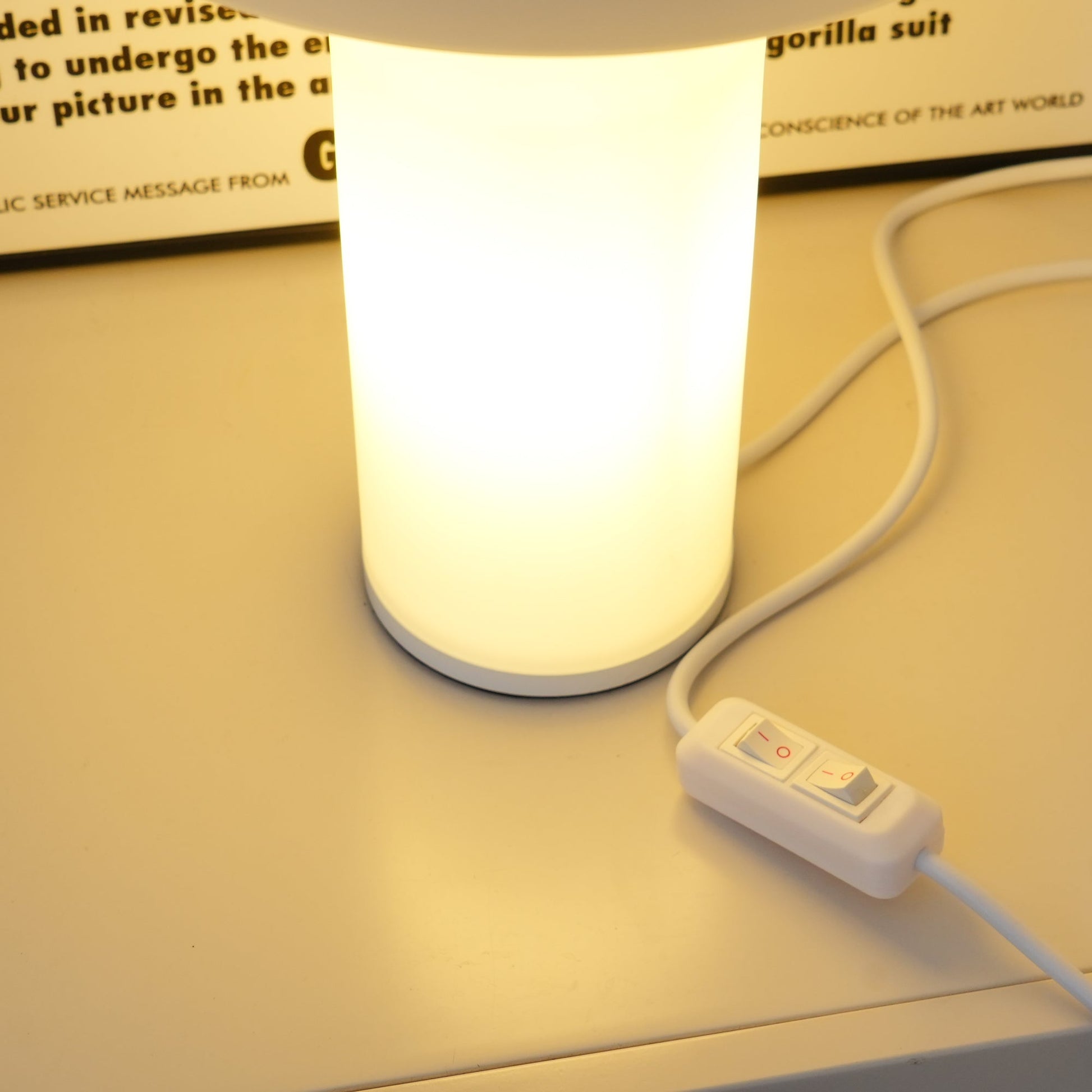 Hesrin Glass Artistic Table Lamp-Neutral Decor