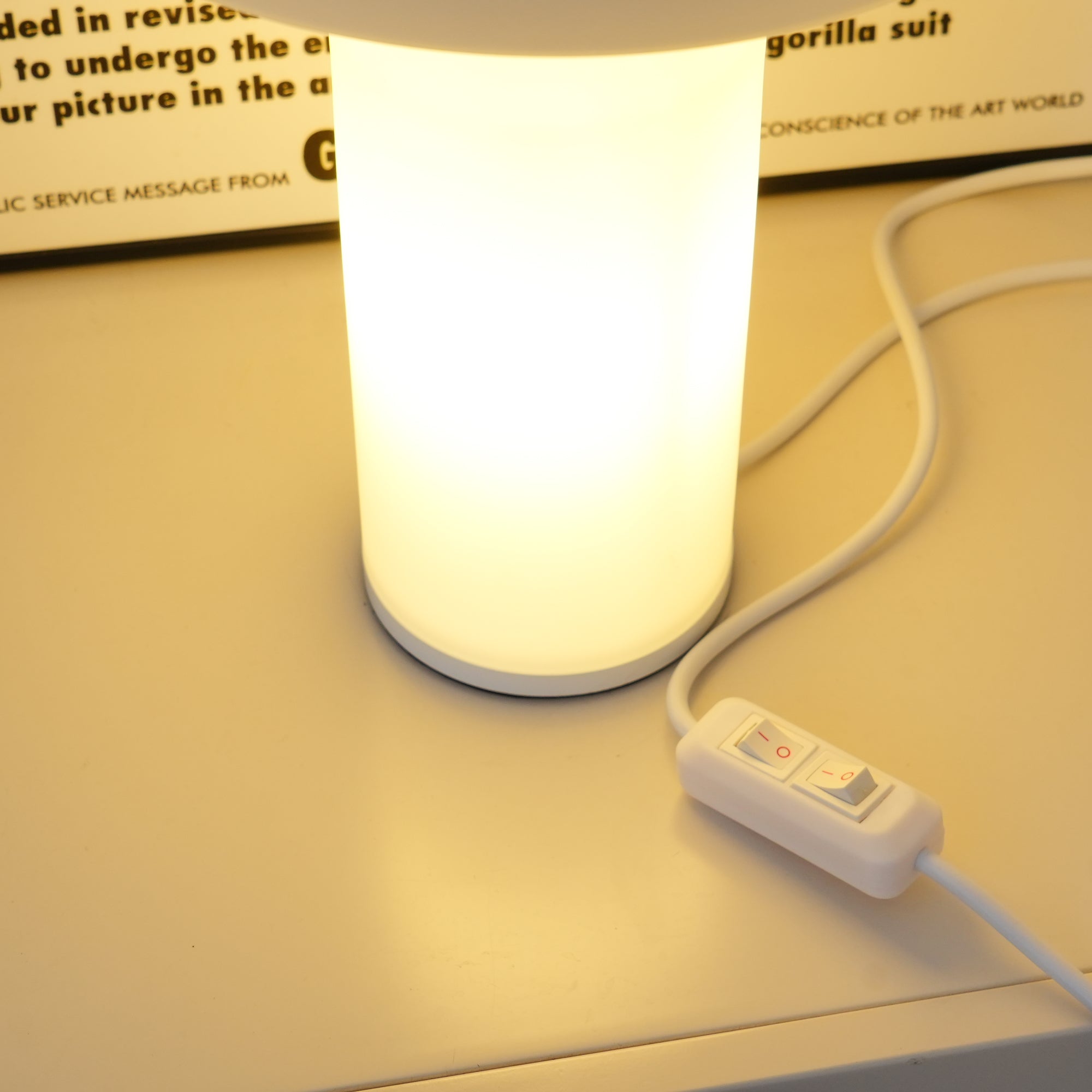 Hesrin Glass Artistic Table Lamp-Neutral Decor