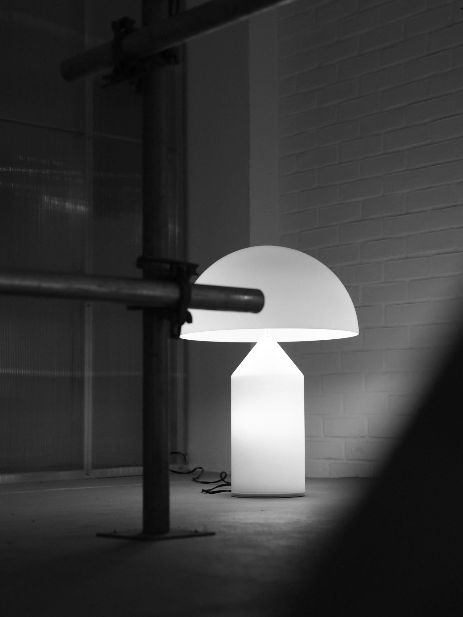 Hesrin Glass Artistic Table Lamp-Neutral Decor
