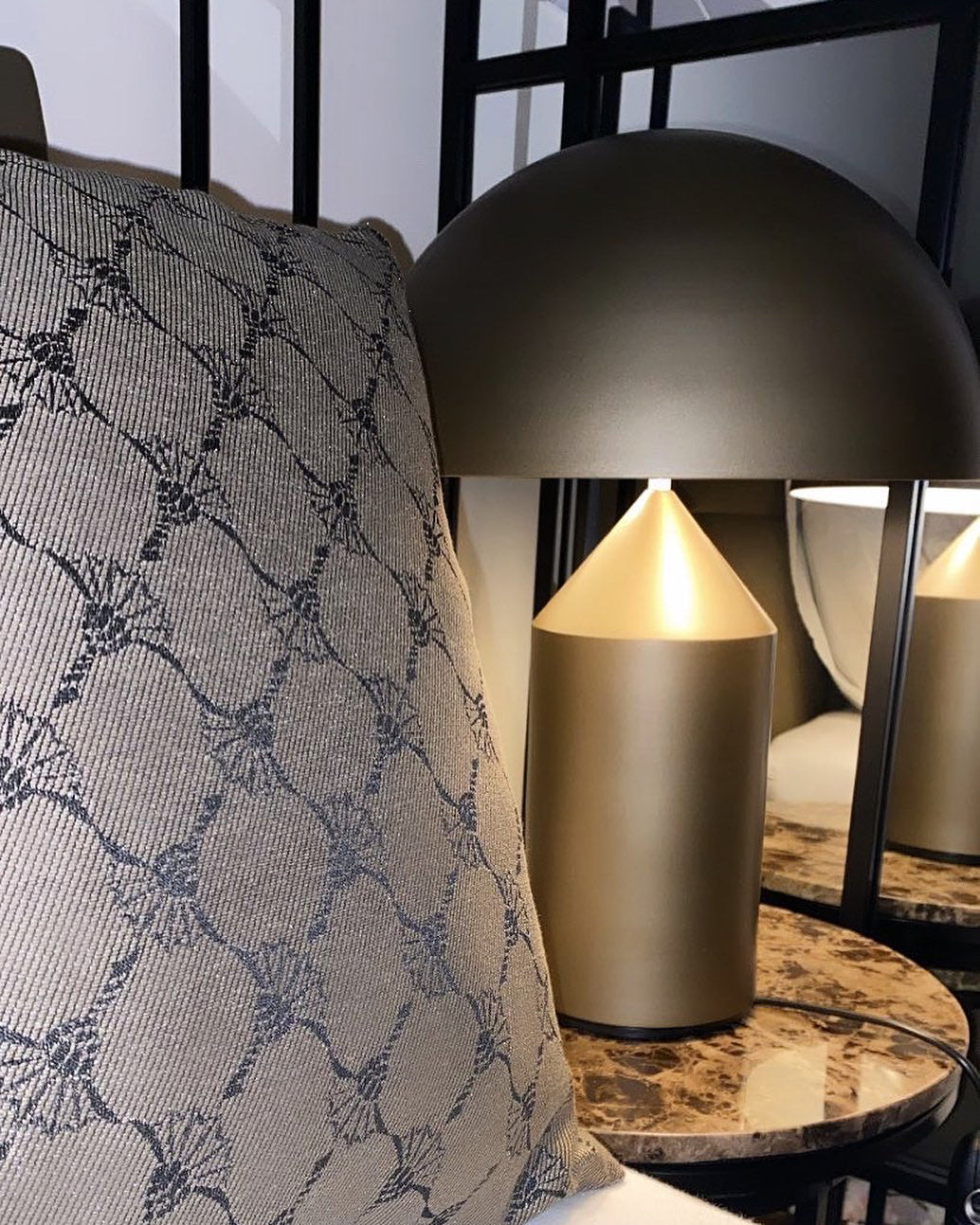 Rivena Industrial Minimalist Table Lamp-Neutral Decor