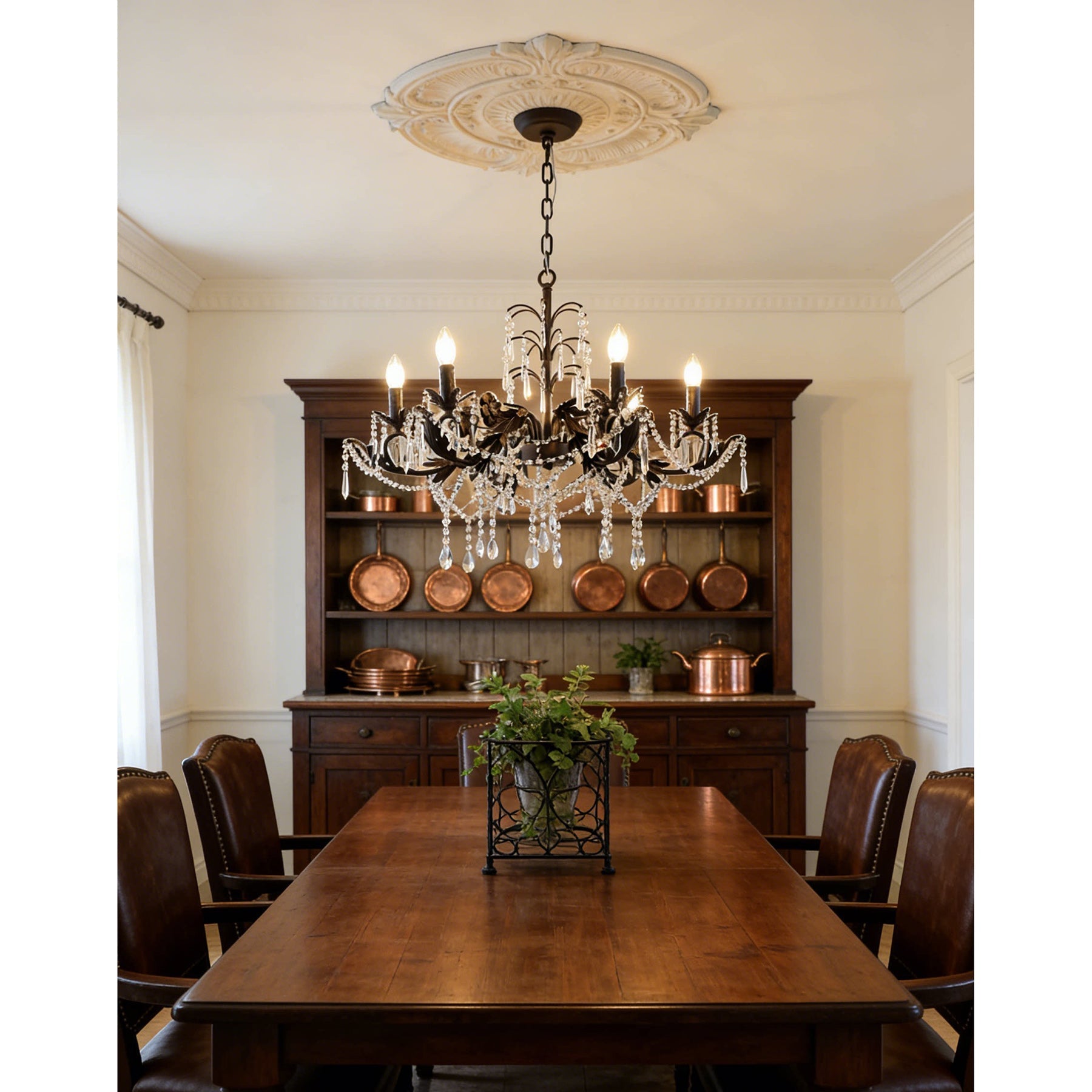Another angle of the 10-head chandelier.