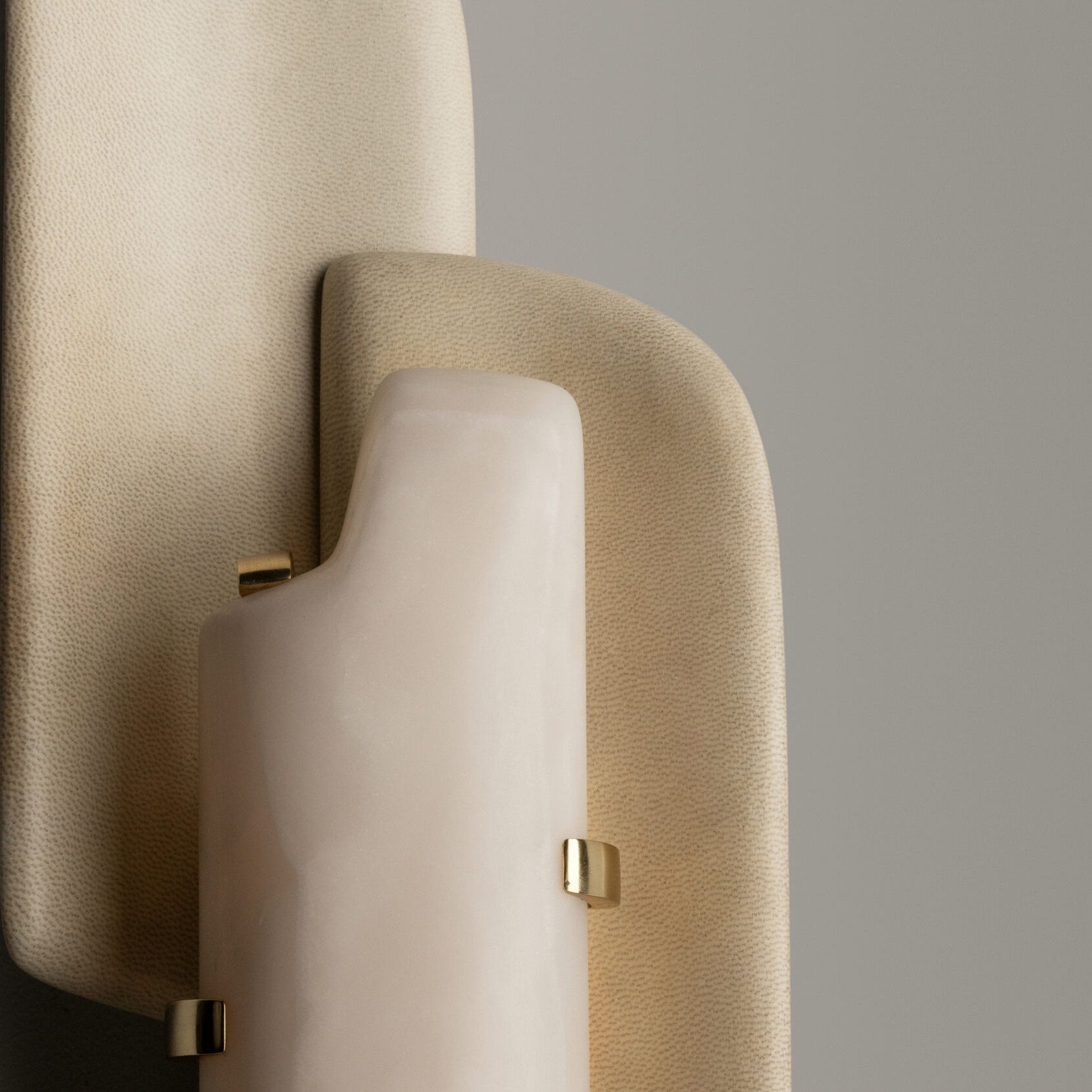 Kerd Modern White Alabaster Wall Lamp-Neutral Decor